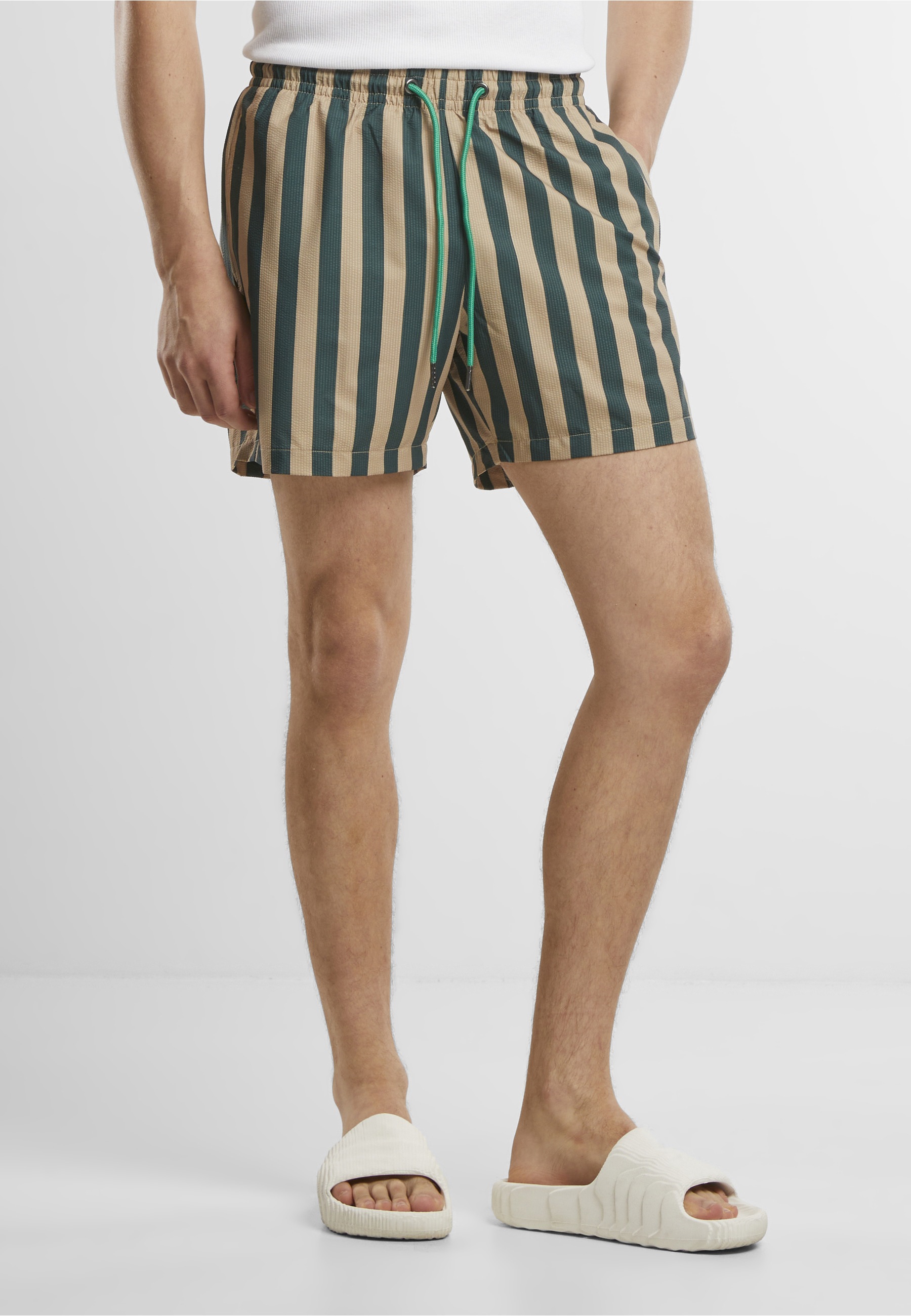 URBAN CLASSICS Badeshorts »Urban Classics Striped Seersucker Swim Shorts«