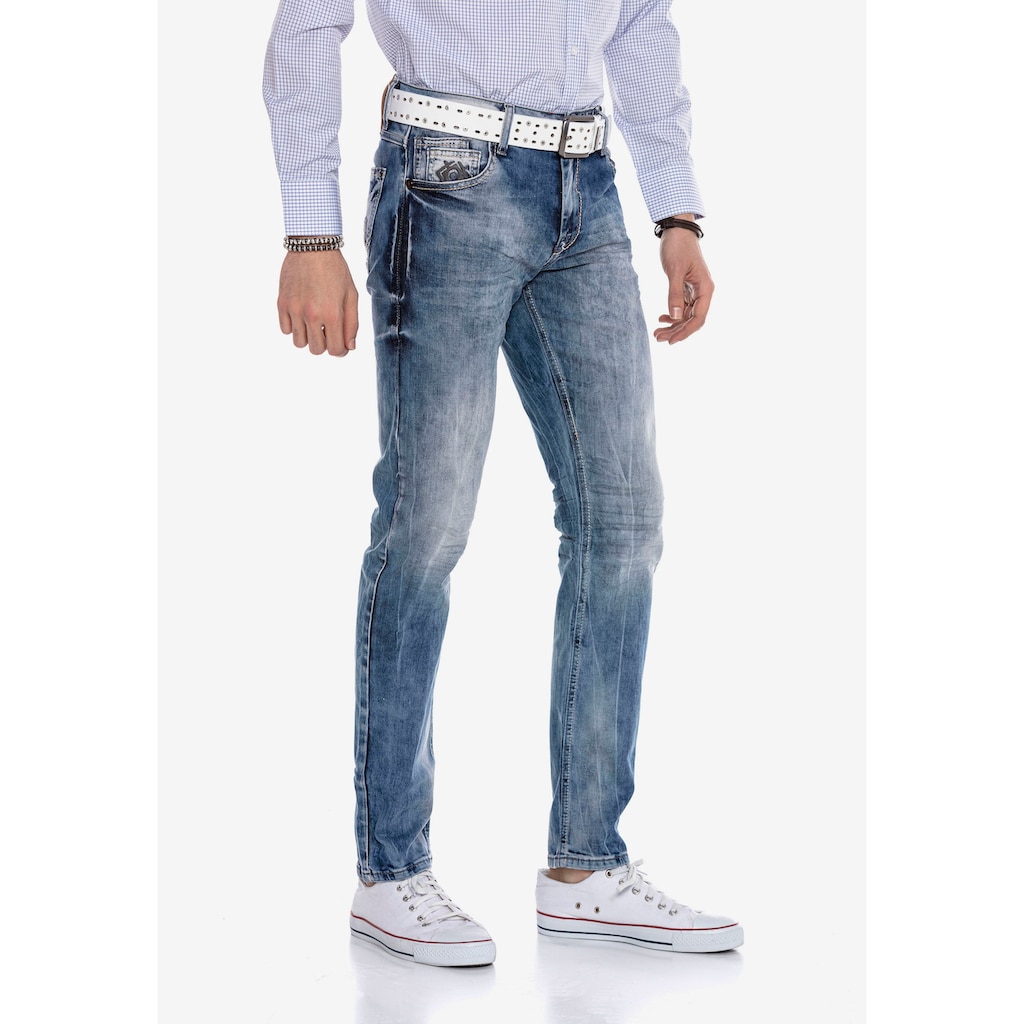 Cipo & Baxx Slim-fit-Jeans, im Slim-Fit Schnitt