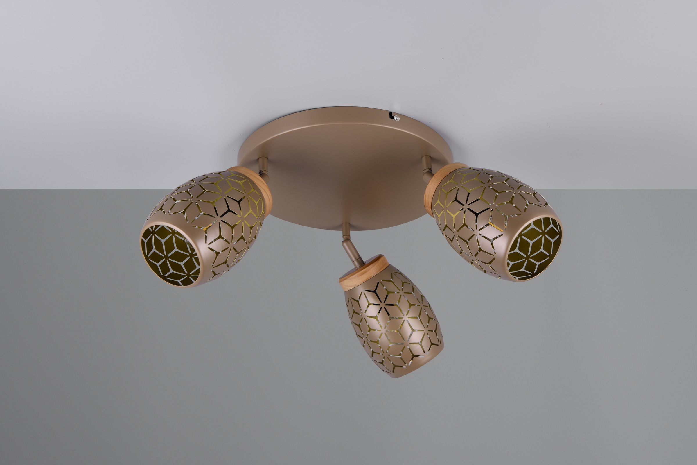 REALITY Leuchten Deckenleuchte »BIDAR, Deckenlampe mit 3 schwenkbaren Spots, exkl 3x E14 max 10W« E14 1 Stk. warmweiß - kaltweiß Metall-Lampenschirm mit Lasercut Muster und Holz-Dekoelement Ø 58cm