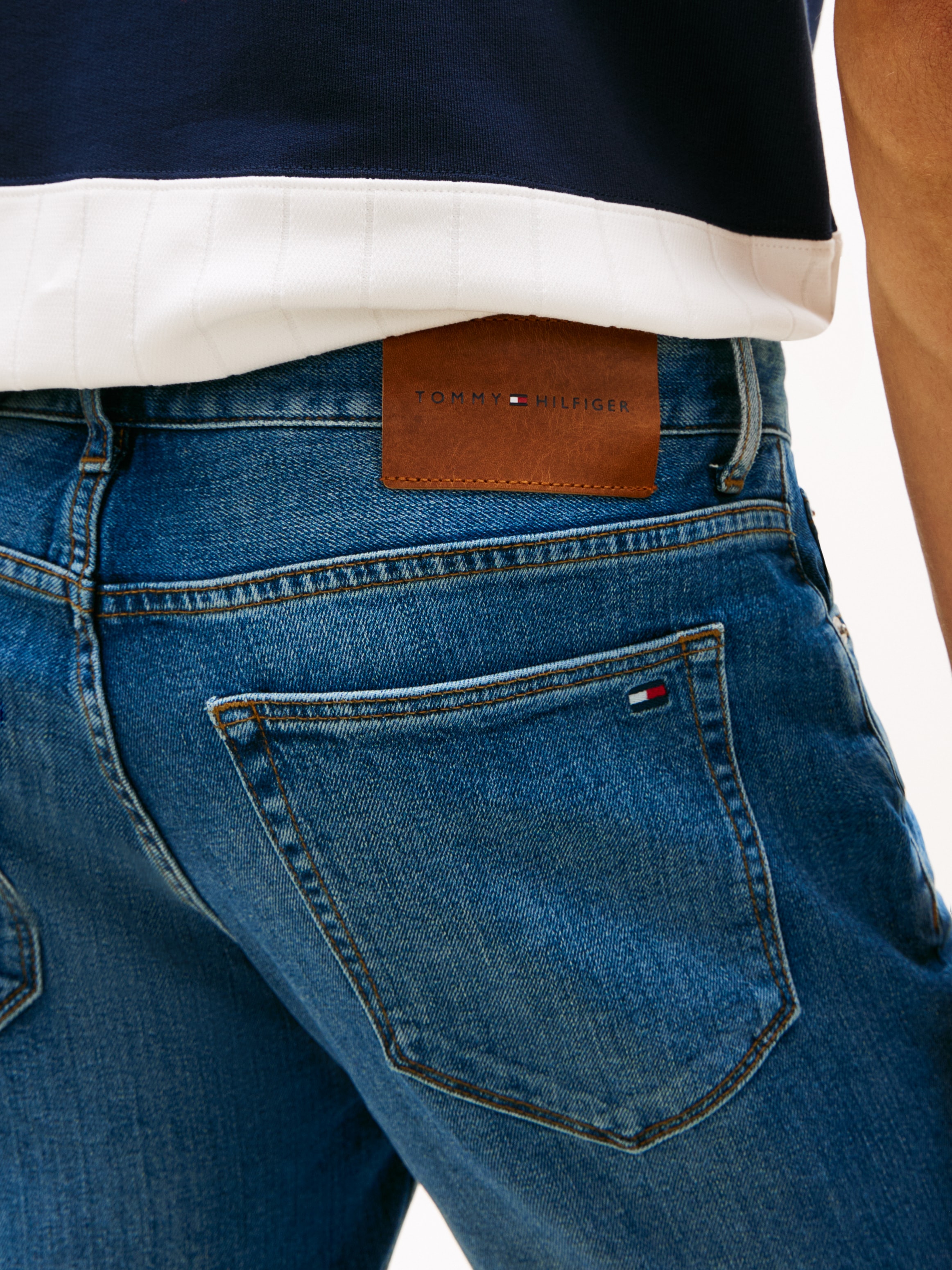 Tommy Hilfiger Jeansshorts »DENTON« Straight Fit mit Fade-Effekt