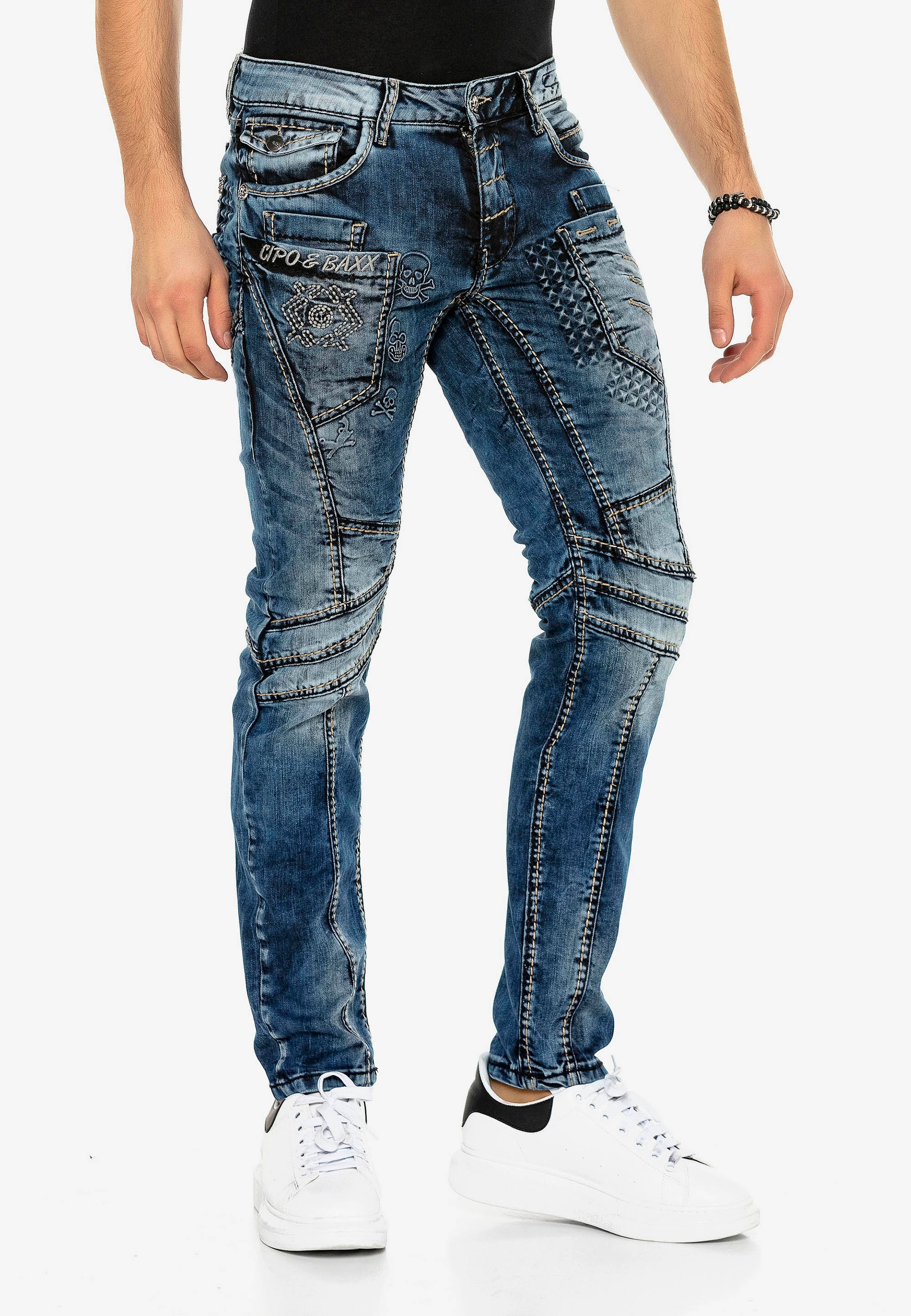 Cipo & Baxx Bequeme Jeans, mit trendigen Ziernähten in Straight-Fit