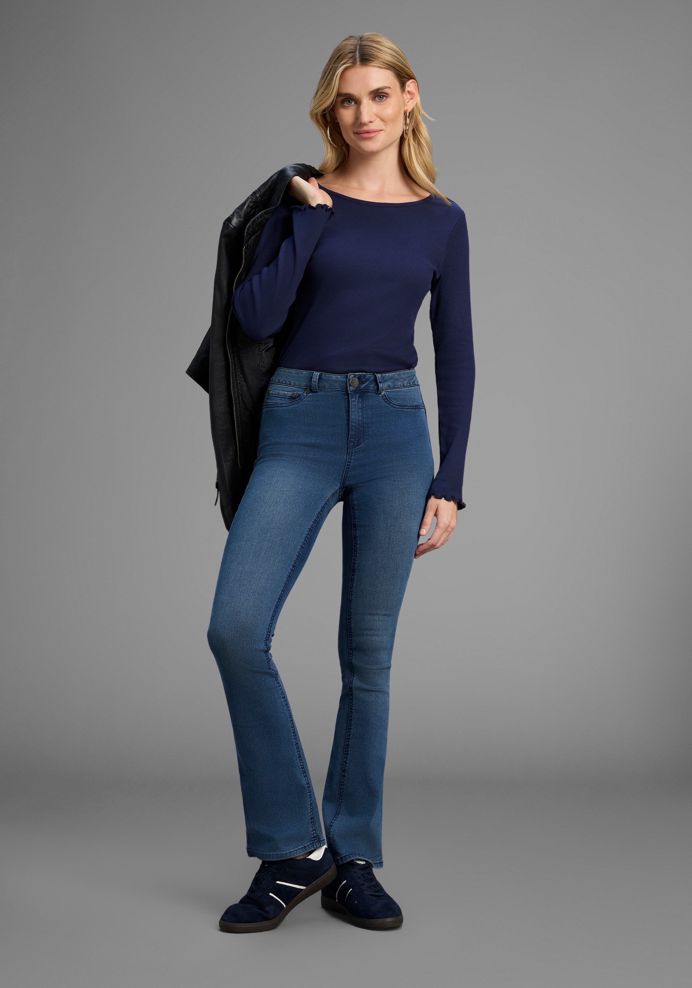 Bootcut-Jeans ARIZONA "Ultra Stretch", Damen, Gr. 23, K + L Gr, blau (dunkelblau us), Denim/Jeans, Obermaterial: 63% Baumwolle, 32% Polyester, 5% Elasthan, eng lang, Jeans, ausgestellte Beinform, Used-Waschung, hohe Leibhöhe, Topseller 3