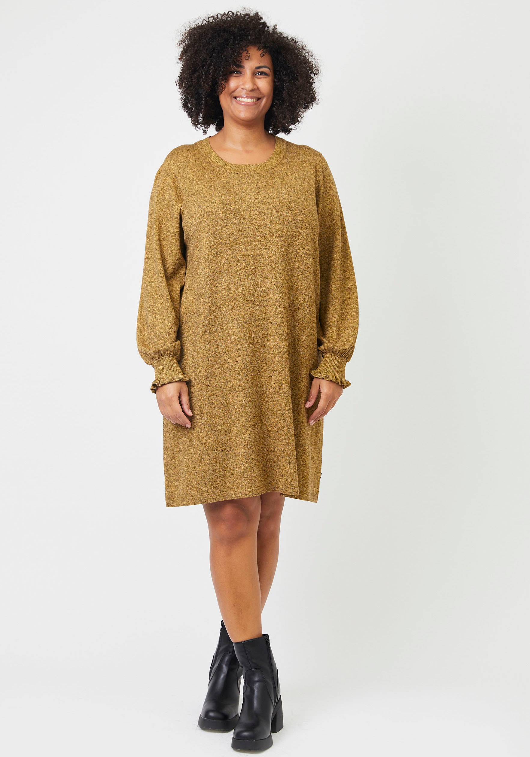 ADIA Sweatkleid "AD Knit Dress", mit Rüschen am Ärmelabschluss