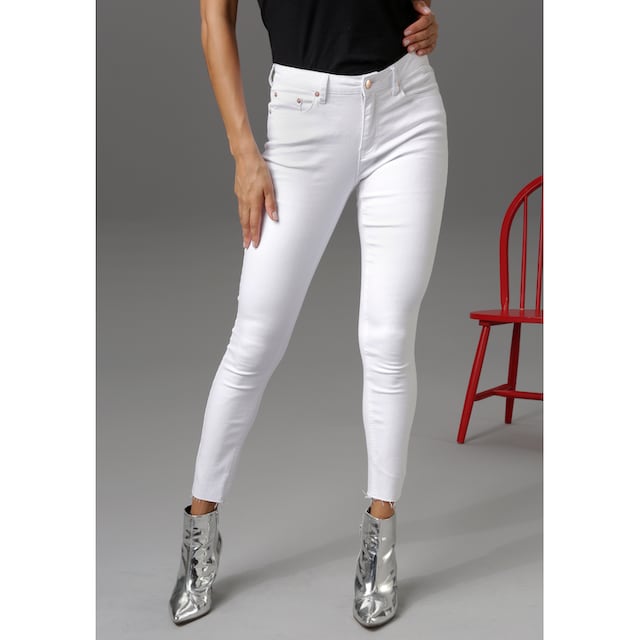 Aniston CASUAL Skinny-fit-Jeans, regular waist - mit ausgefransten  Beinabschluss online bestellen | BAUR