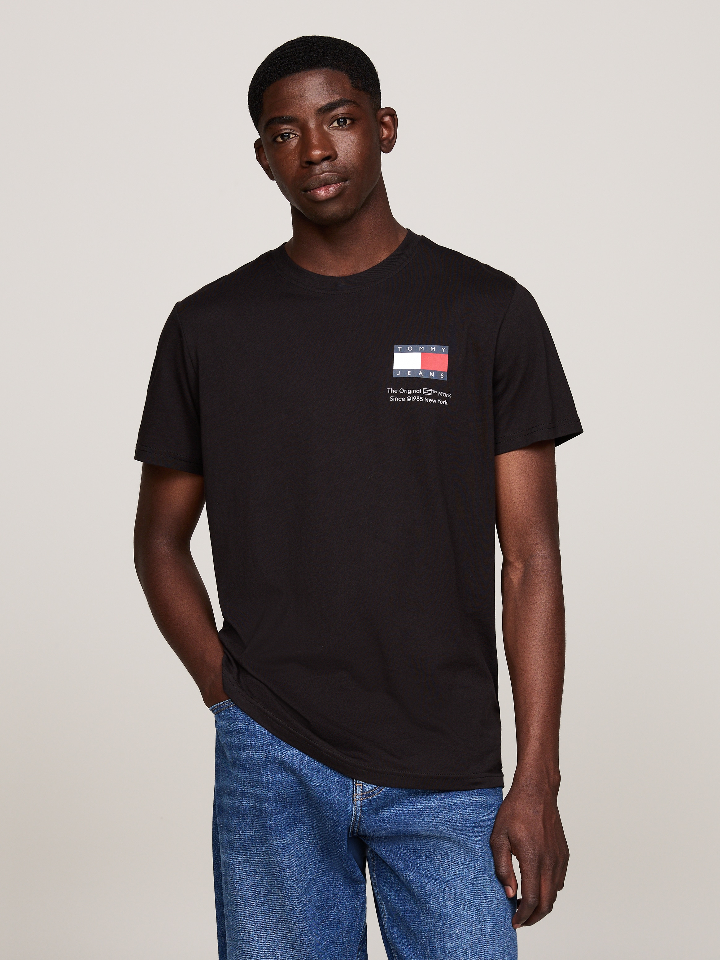 Tommy Jeans T-Shirt »TJM SLIM 2PACK S/S FLAG DNA TEE«, mit großem Logodruck auf der Brust