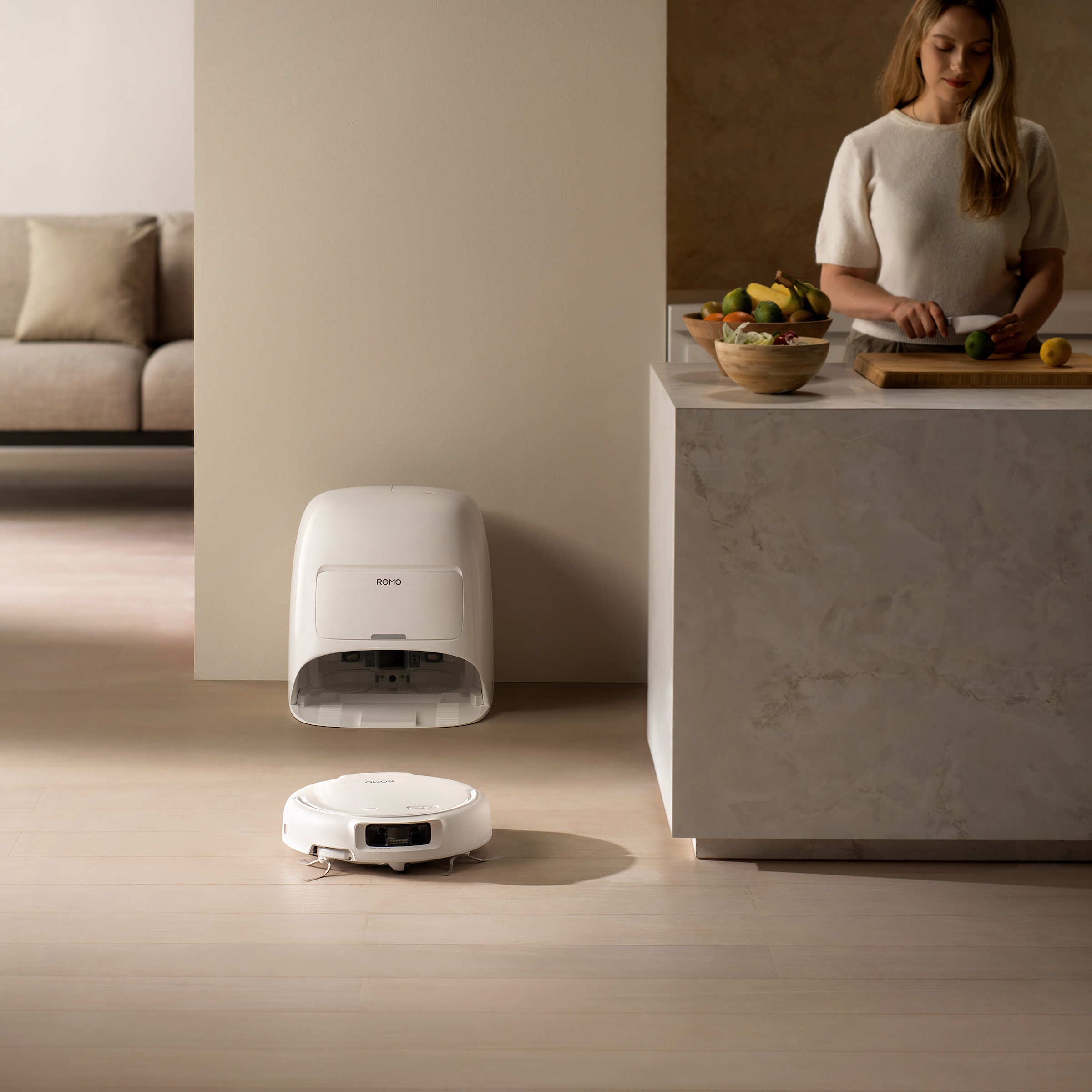 DJI Saugroboter »DJI ROMO S« Weißer Saugroboter mit weißer Station und App-Steuerung