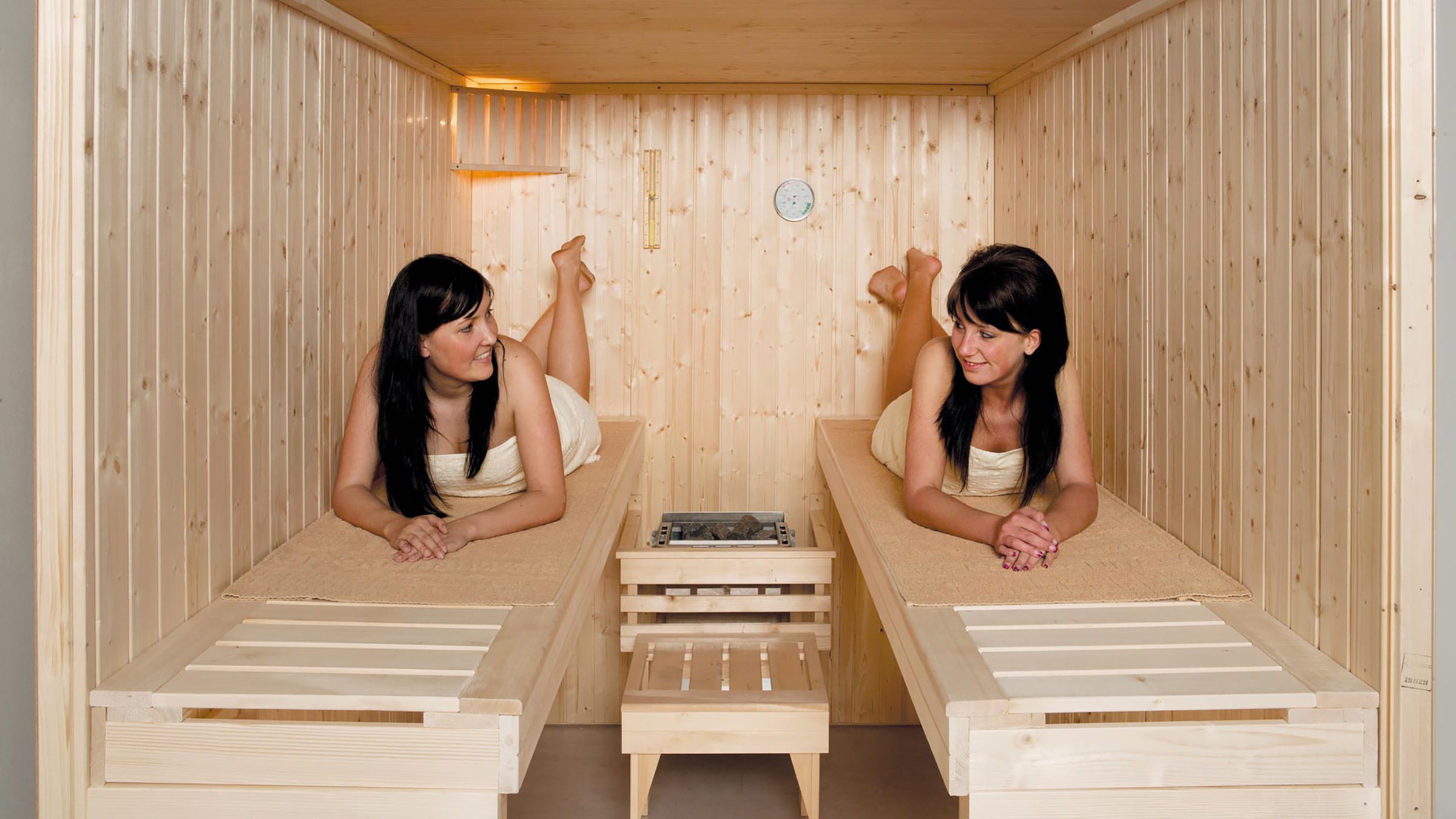 weka Sauna »Elementsauna KAARINA 2«, platzsparende Nischensauna, 2 Fensterelemente, moderne Ganzglastür