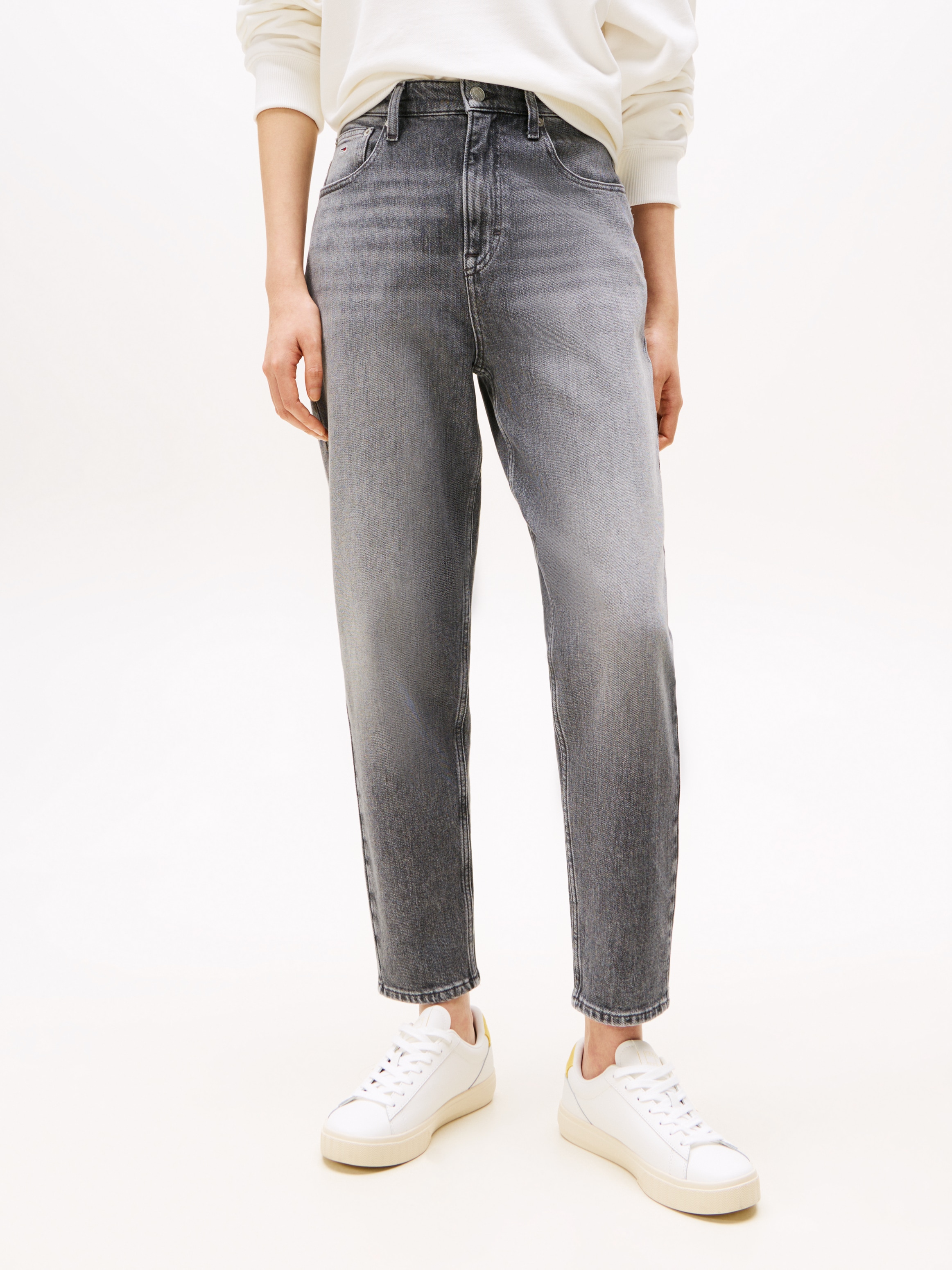 Tommy Jeans Mom-Jeans »High waist - Mom-Jeans Tapered«, mit Logo-Stickereien, in knöchelfreier Länge