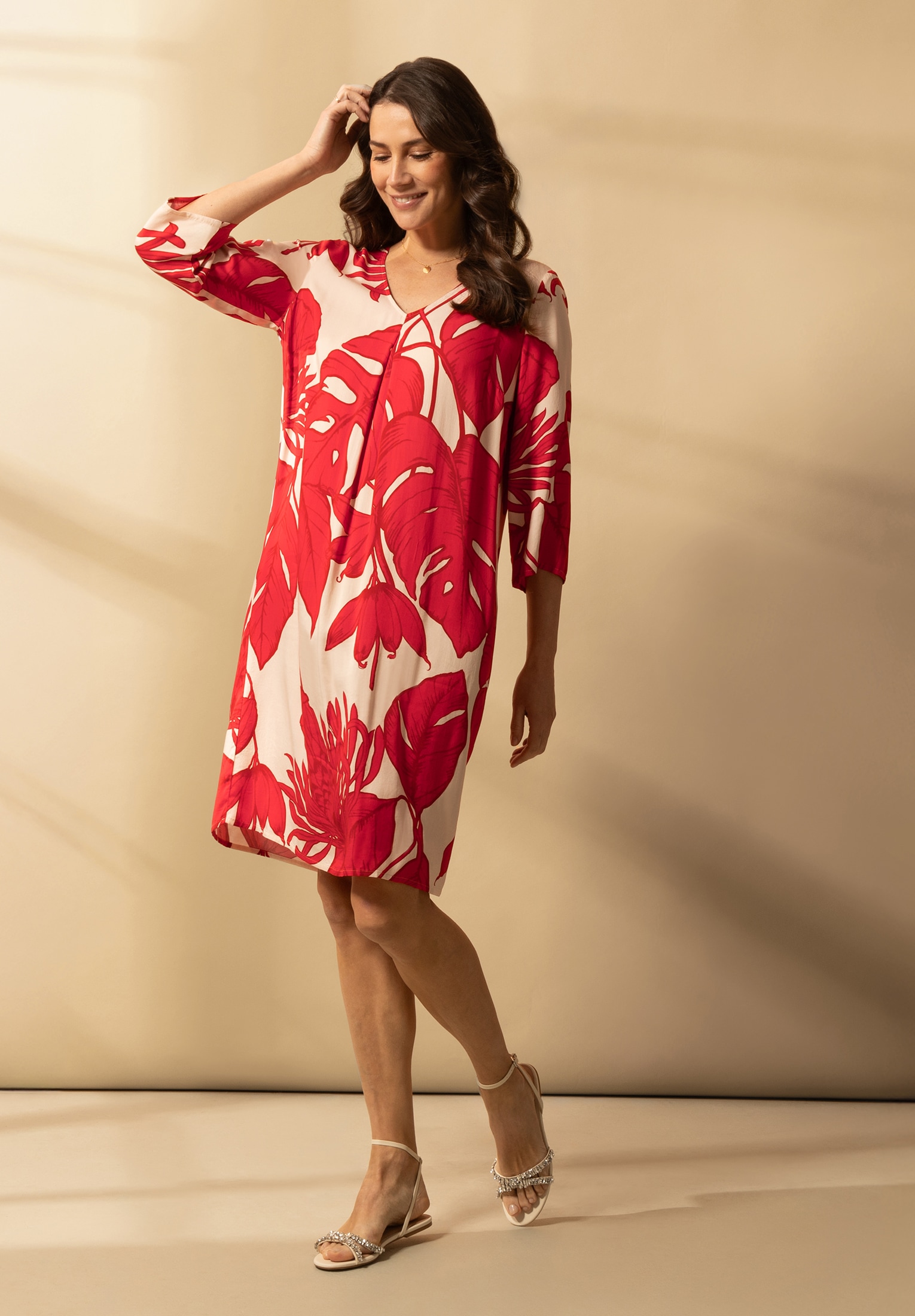 Betty Barclay Sommerkleid »Betty Barclay Sommerkleid mit V-Ausschnitt«, Form