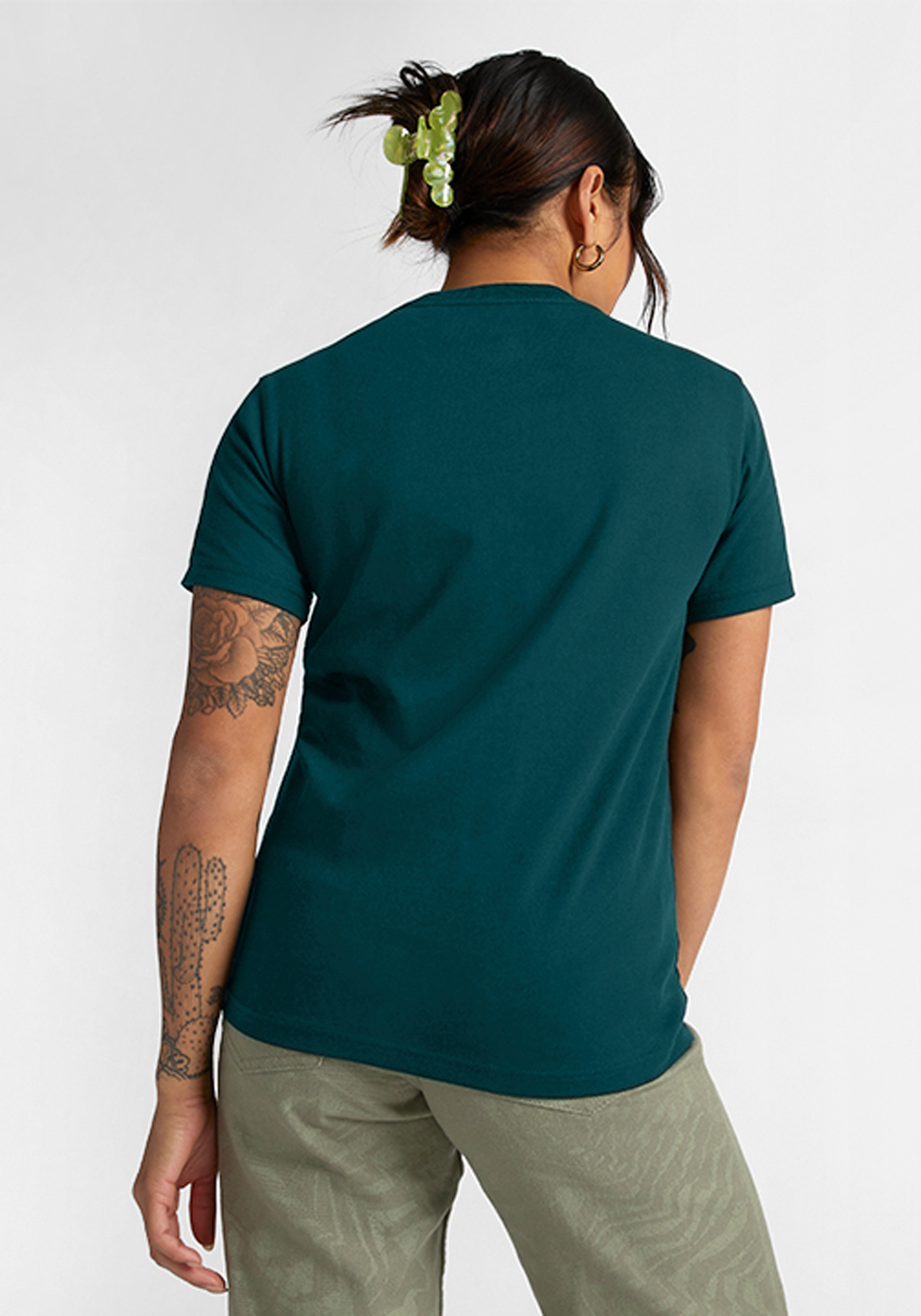 Thumbnail - Converse T-Shirt "UNISEX CONVERSE GO-TO ALL STAR PATCH LOGO STANDARD FIT T-SHIRT"