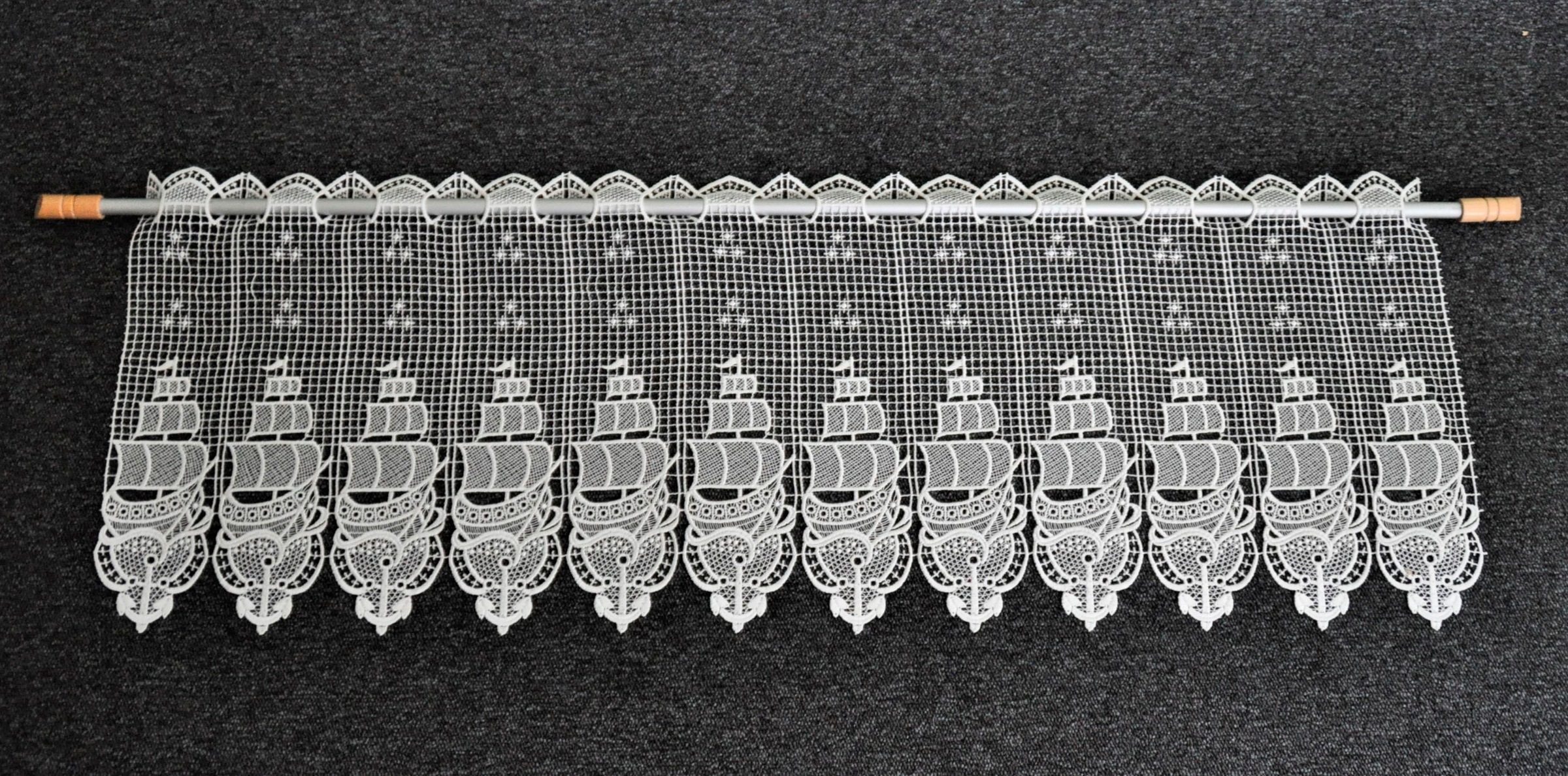 Stickereien Plauen Scheibengardine "Segelboot" Stangendurchzug 1 Stk. tlg. günstig online kaufen