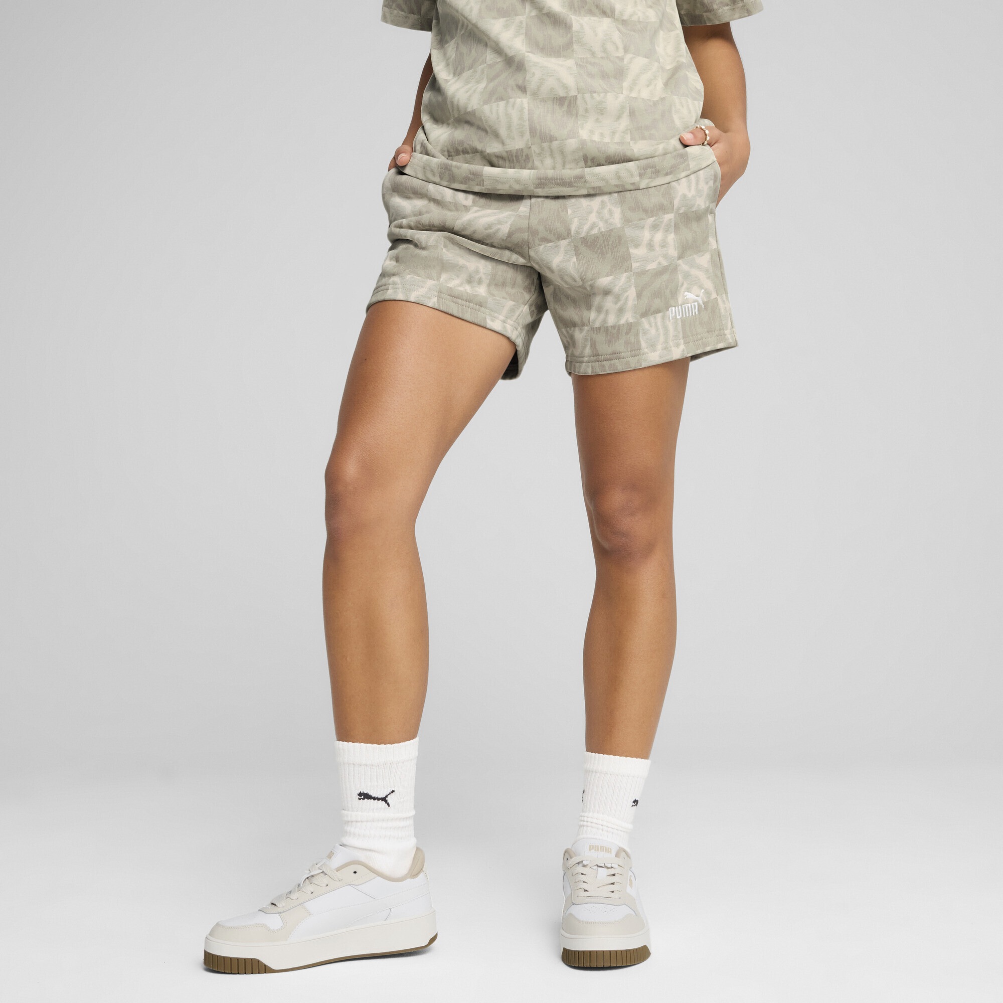 PUMA Sporthose »ESS GRAPHIC Mid-Rise 5" Shorts Damen«