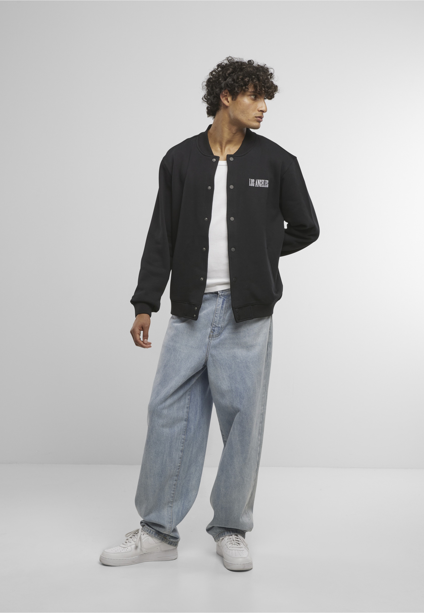 MisterTee Collegejacke »MisterTee Los Angeles EMB Heavy Tonal College Jacket« 1 Stk. tlg. ohne Kapuze