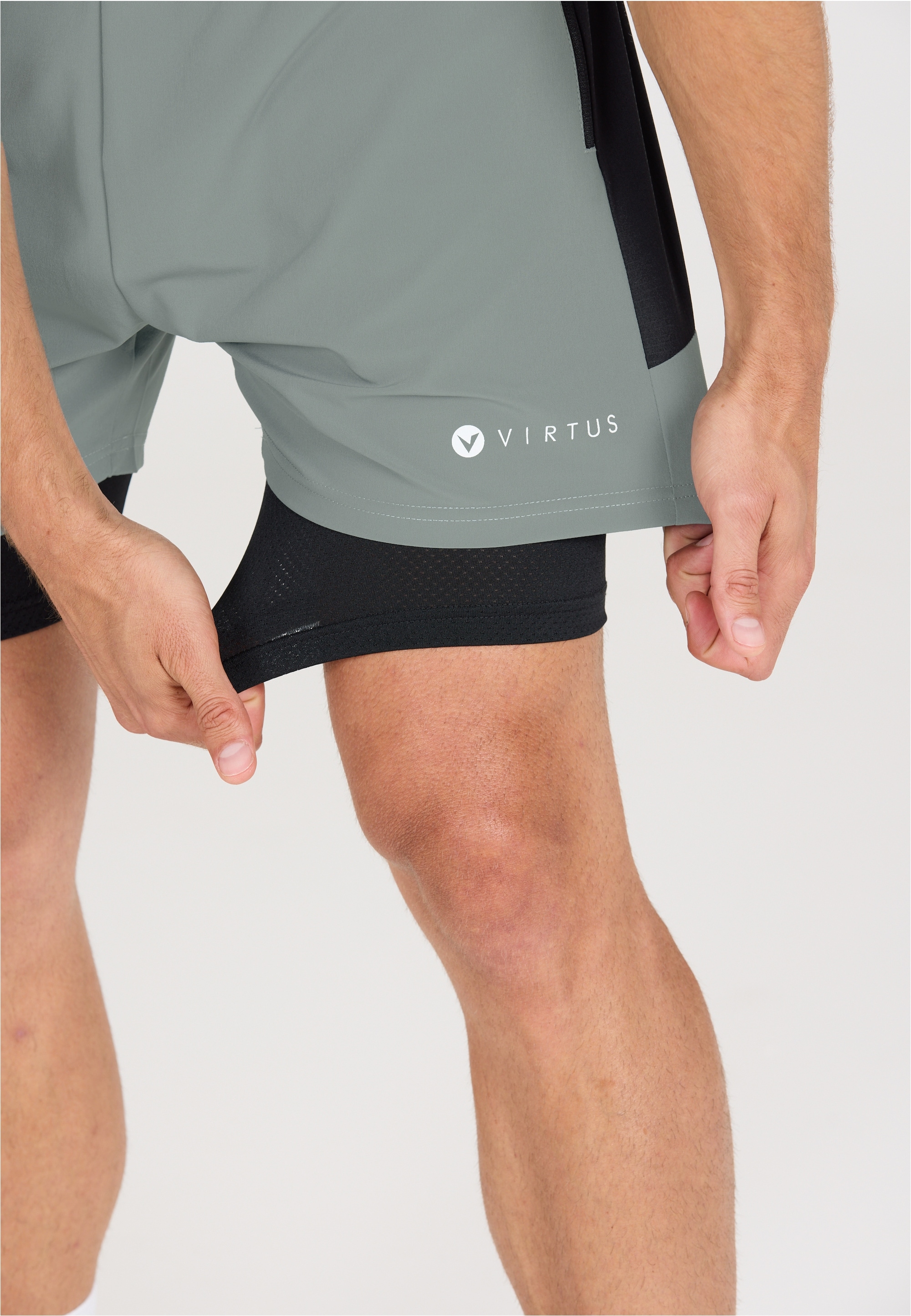 Virtus Shorts »Dylan«, aus atmungsaktivem 4-Wege-Stretch