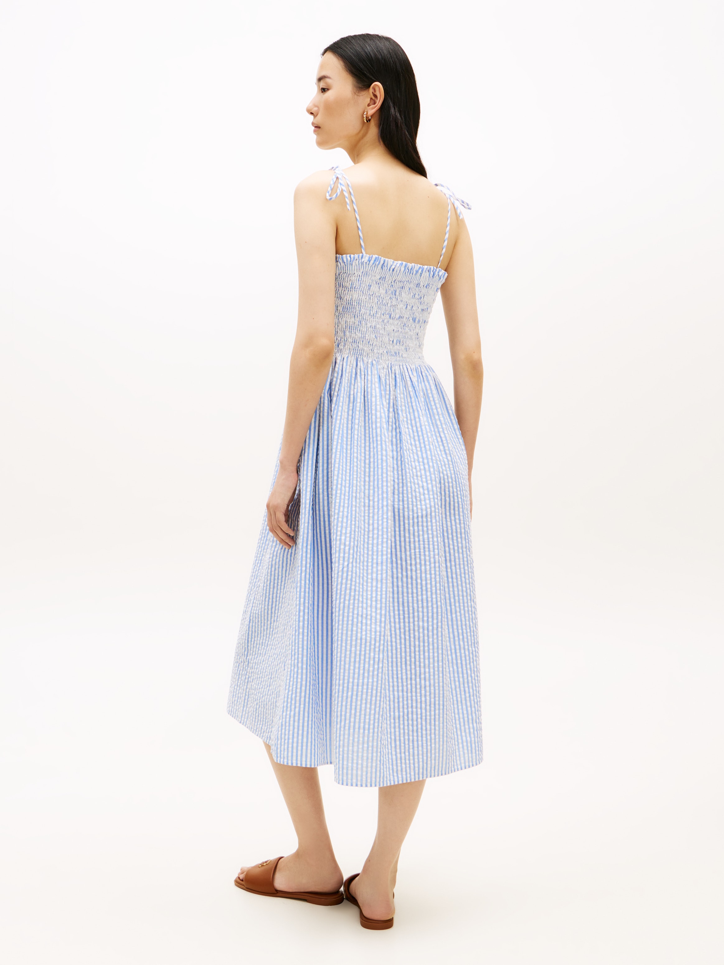 Tommy Hilfiger Sommerkleid »SWIMSHOP SEERSUCKER SMOCKED DRS« mit schmalen Trägern zum Binden, Midi-Länge