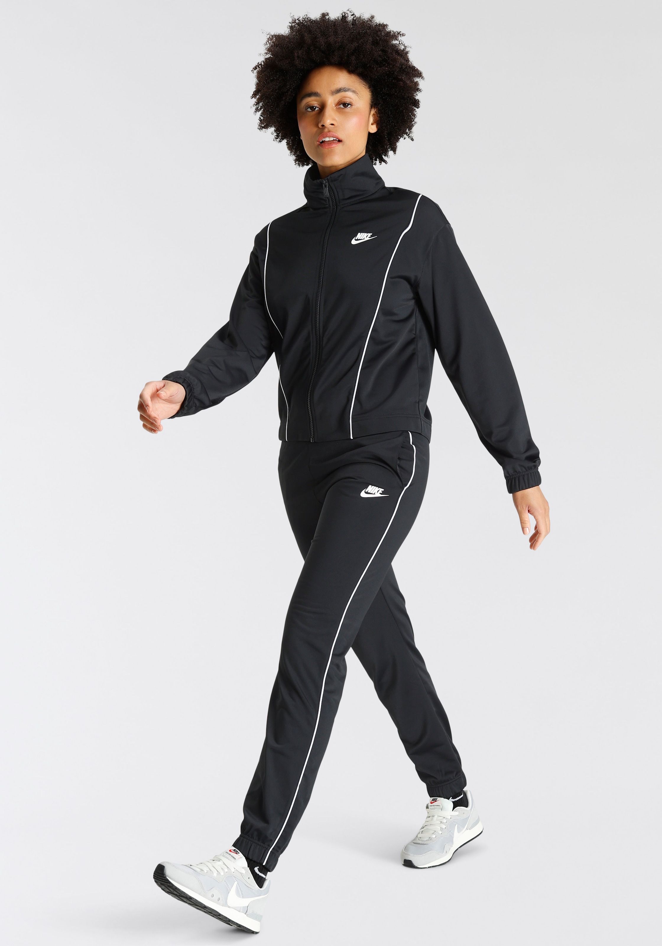 Nike Sportswear Trainingsanzug »Women\'s Fitted Track Suit«, (Set, 2 tlg.)  auf Rechnung | BAUR | Jogginganzüge