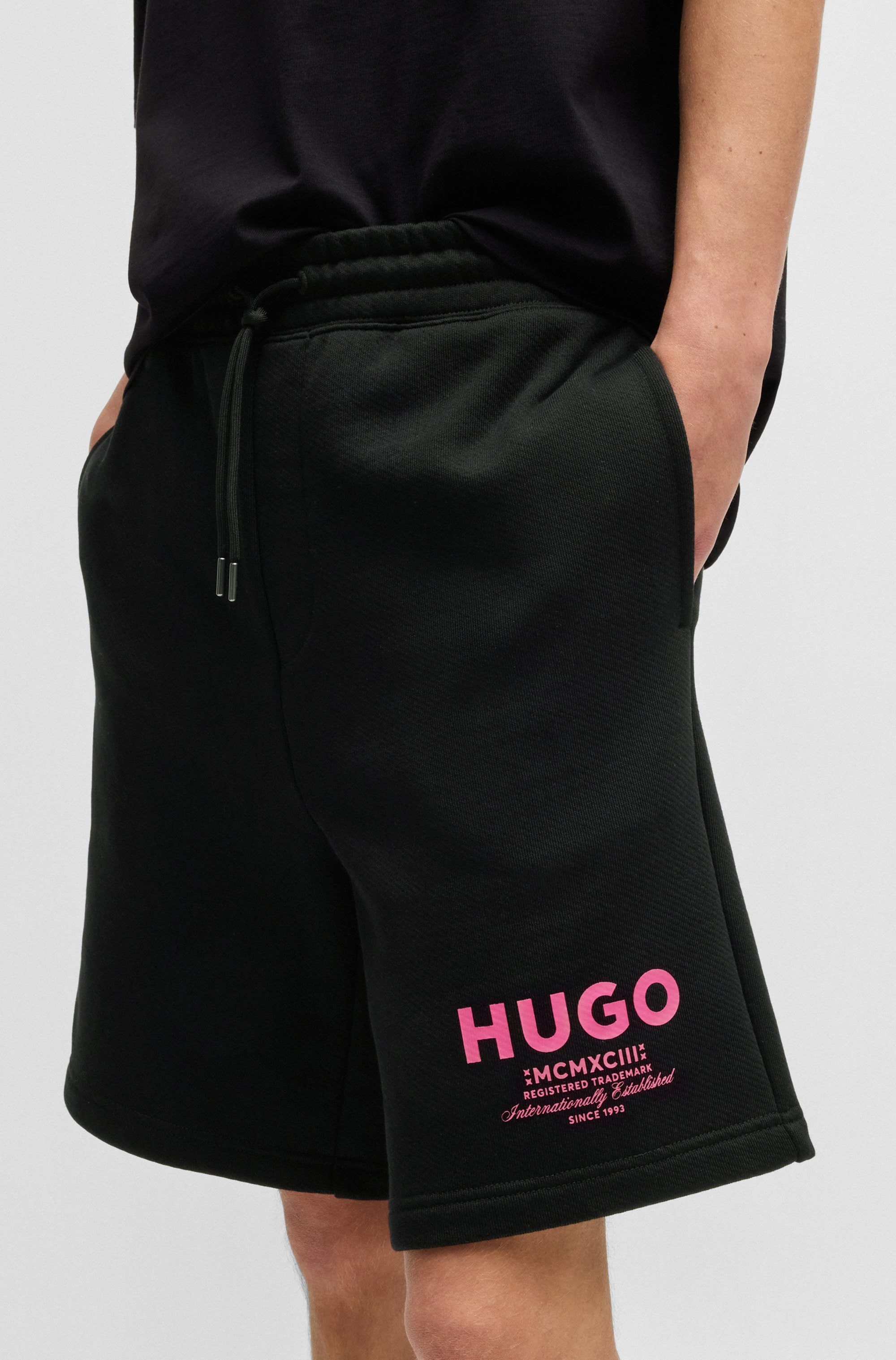 HUGO Blue Sweatshorts »Nomario«, mit großem Druck