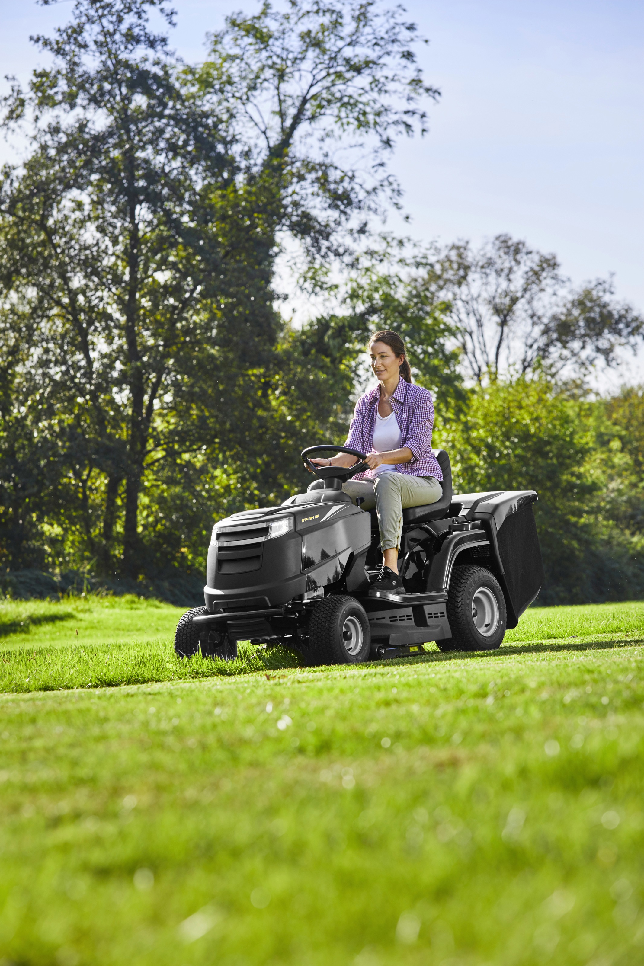 Thumbnail - Alpina-Garden Rasentraktor "AT4 84 HA"