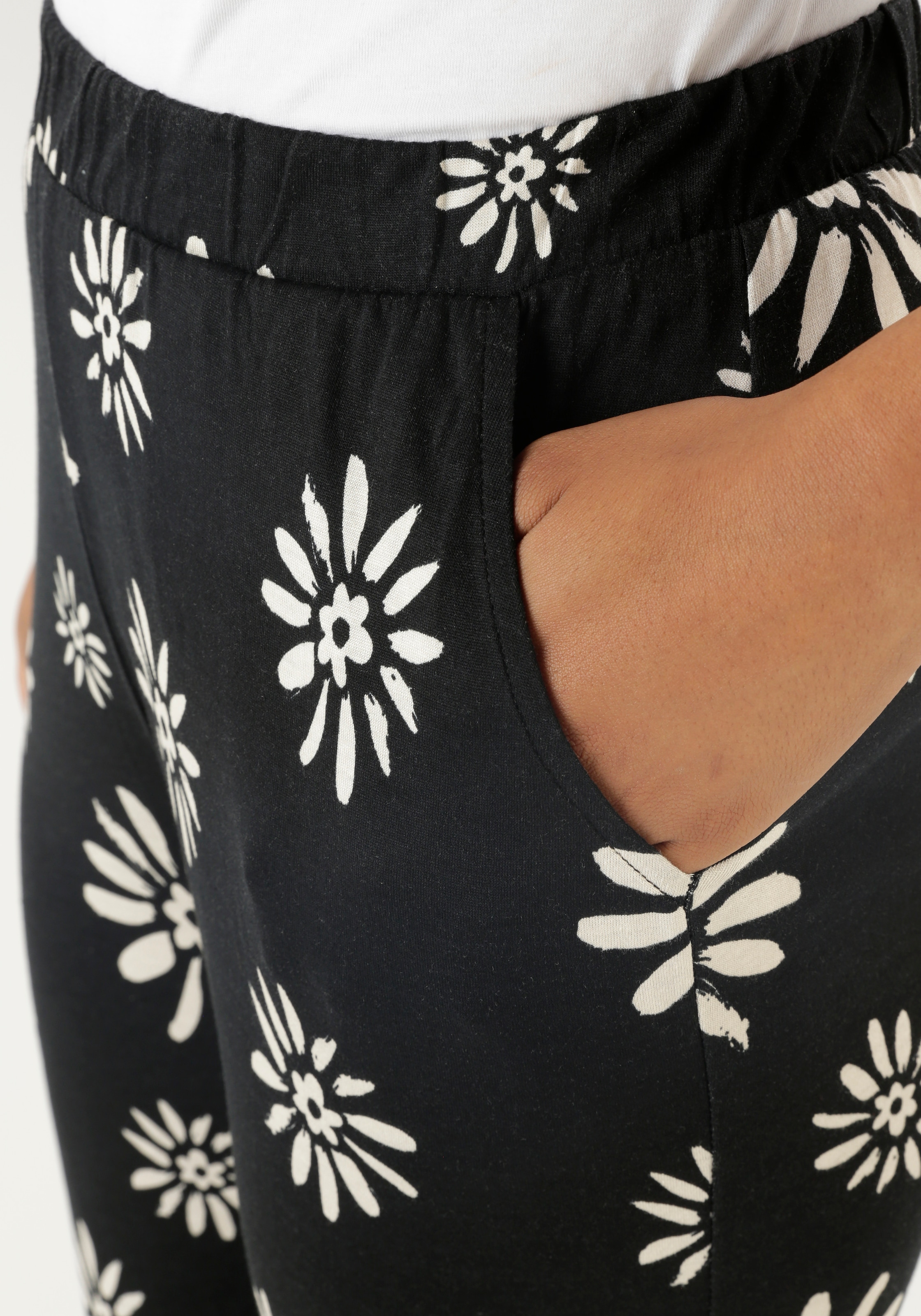 Aniston SELECTED Schlupfhose, mit trendigen Blütenprint allover - NEUE KOLLEKTION
