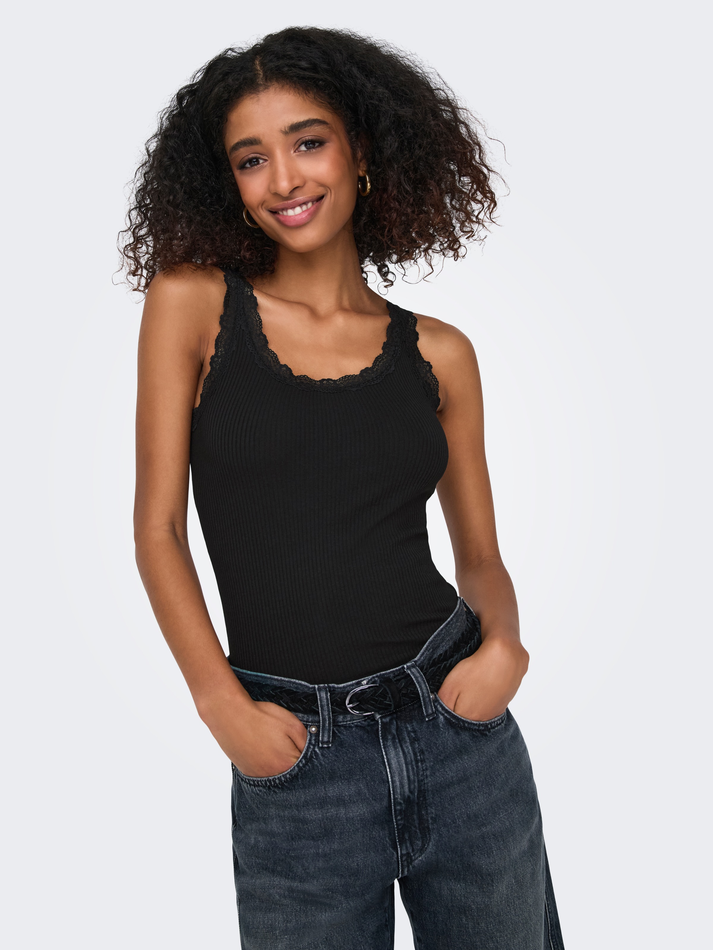 ONLY Tanktop "ONLSARA – Tanktop mit Spitzendetail am Ausschnitt" Baumwollmi günstig online kaufen