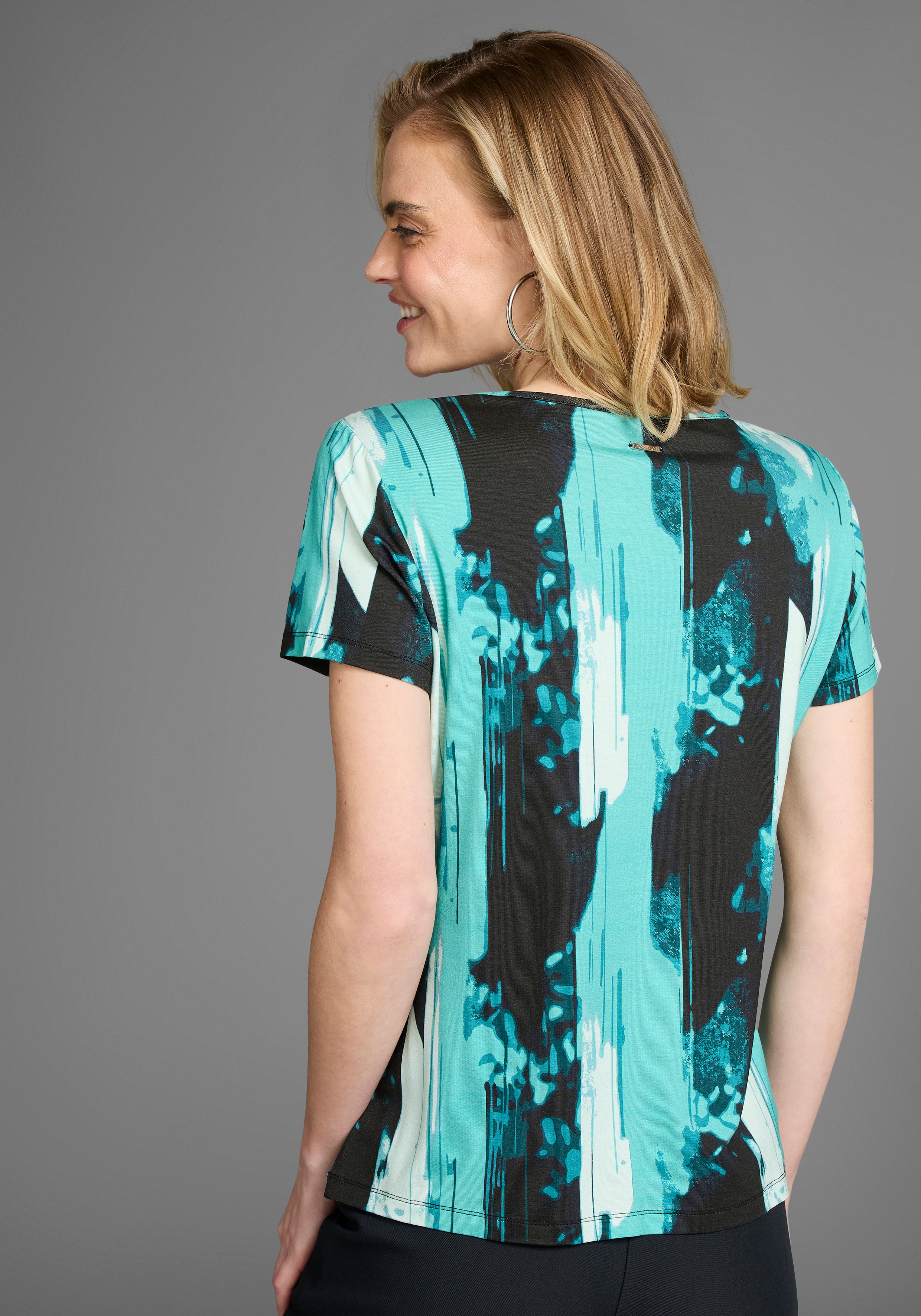 Thumbnail - Laura Scott T-Shirt, mit Allover Druck in Wasserfall-Optik,Schleifenband NEUE KOLLEKTION