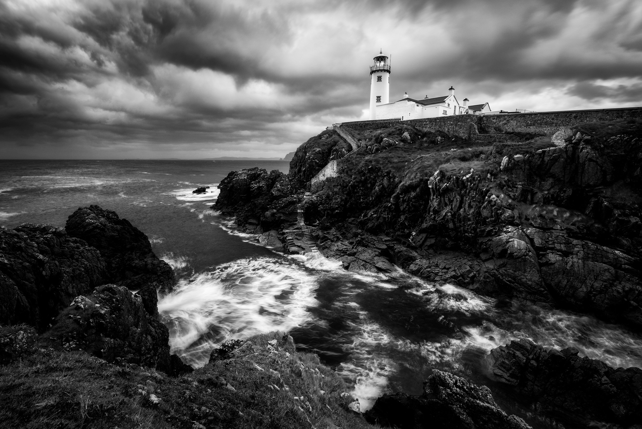 Papermoon Fototapete »Photo-Art  DANIEL GASTAGER, DER WÄCHTER«