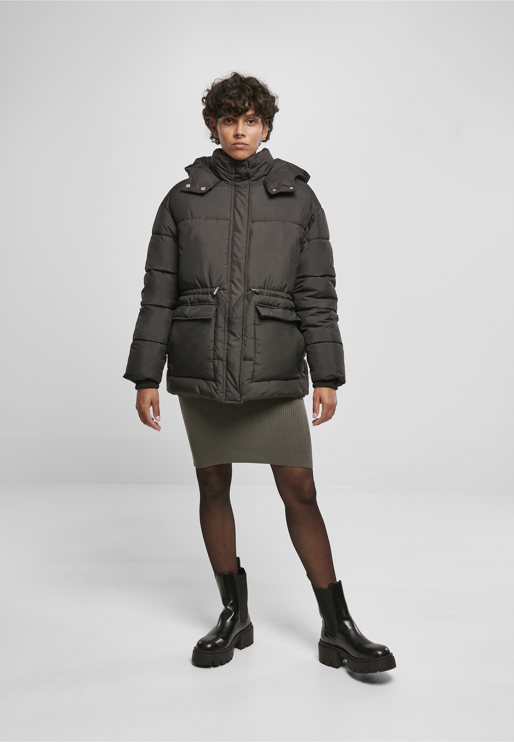 URBAN CLASSICS Winterjacke »Urban Classics Damen Ladies Waisted Puffer Jacket« 1 Stk. tlg. mit Kapuze