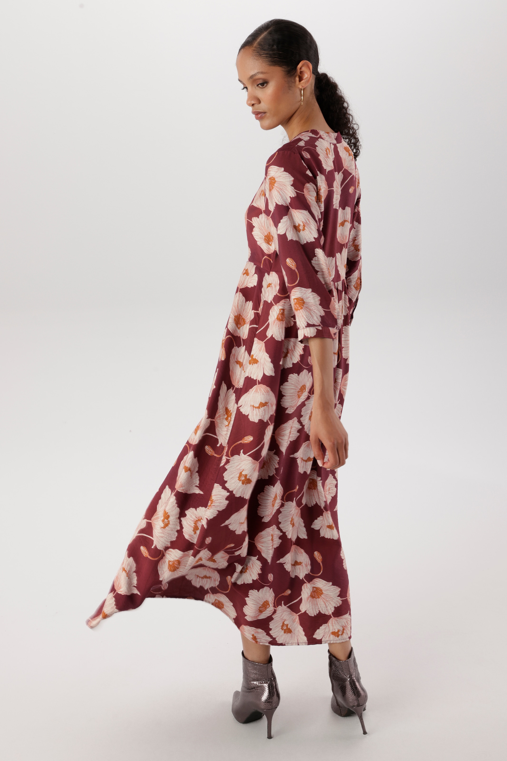 Aniston SELECTED Maxikleid fantasievolle und malerische Blütenmusterung - NEUE KOLLEKTION