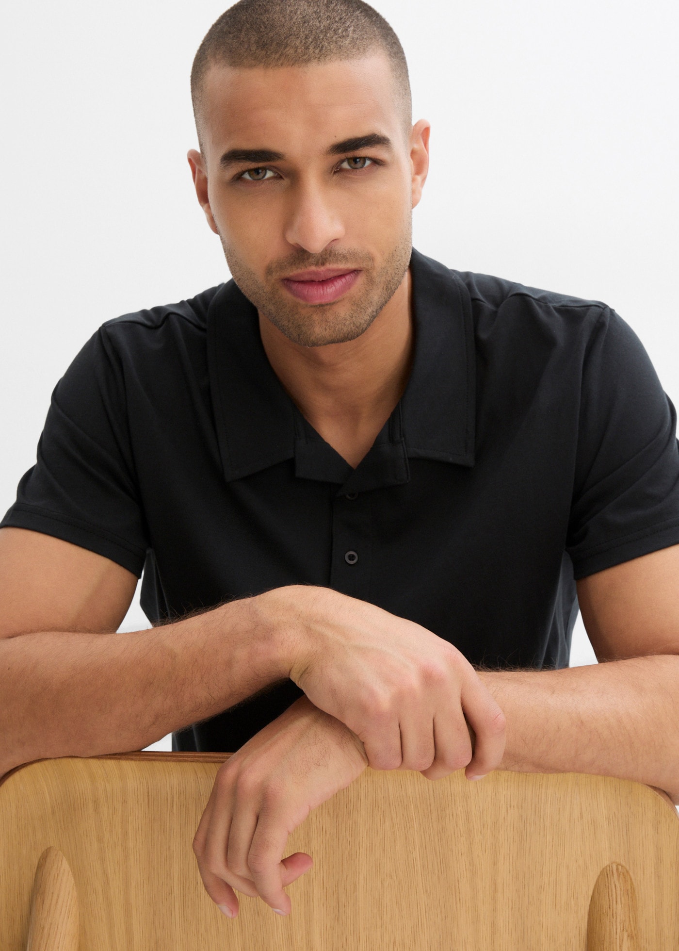bonprix Poloshirt Basic-Form, kurze Druckknopfleiste, Umlegekragen, reine Baumwolle