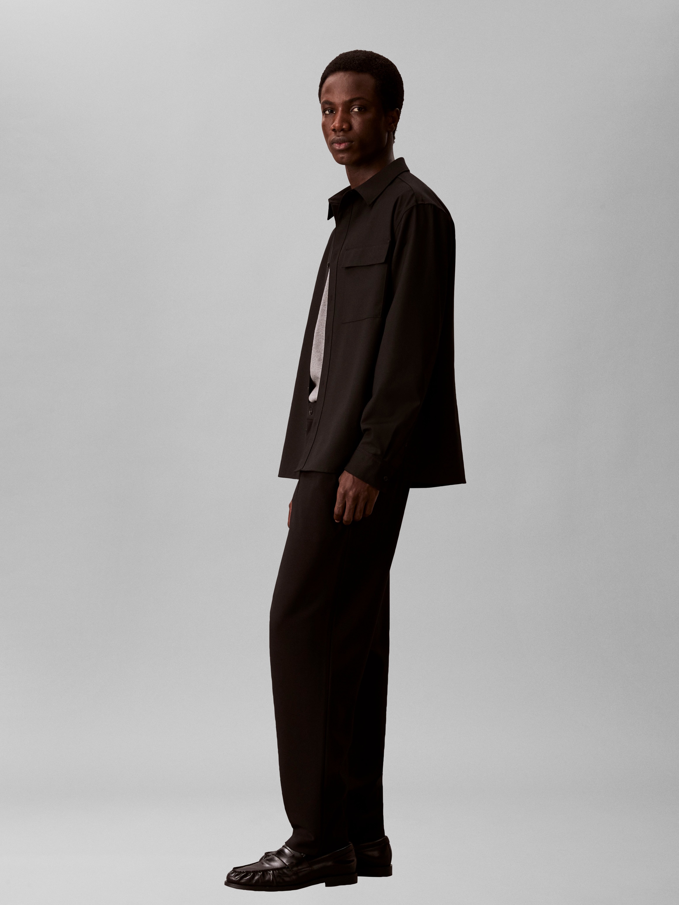 Calvin Klein Jeans Bundfaltenhose »TAPERED TECH KNIT PLEATED PANT«  Regular fit mit elastischem Bund