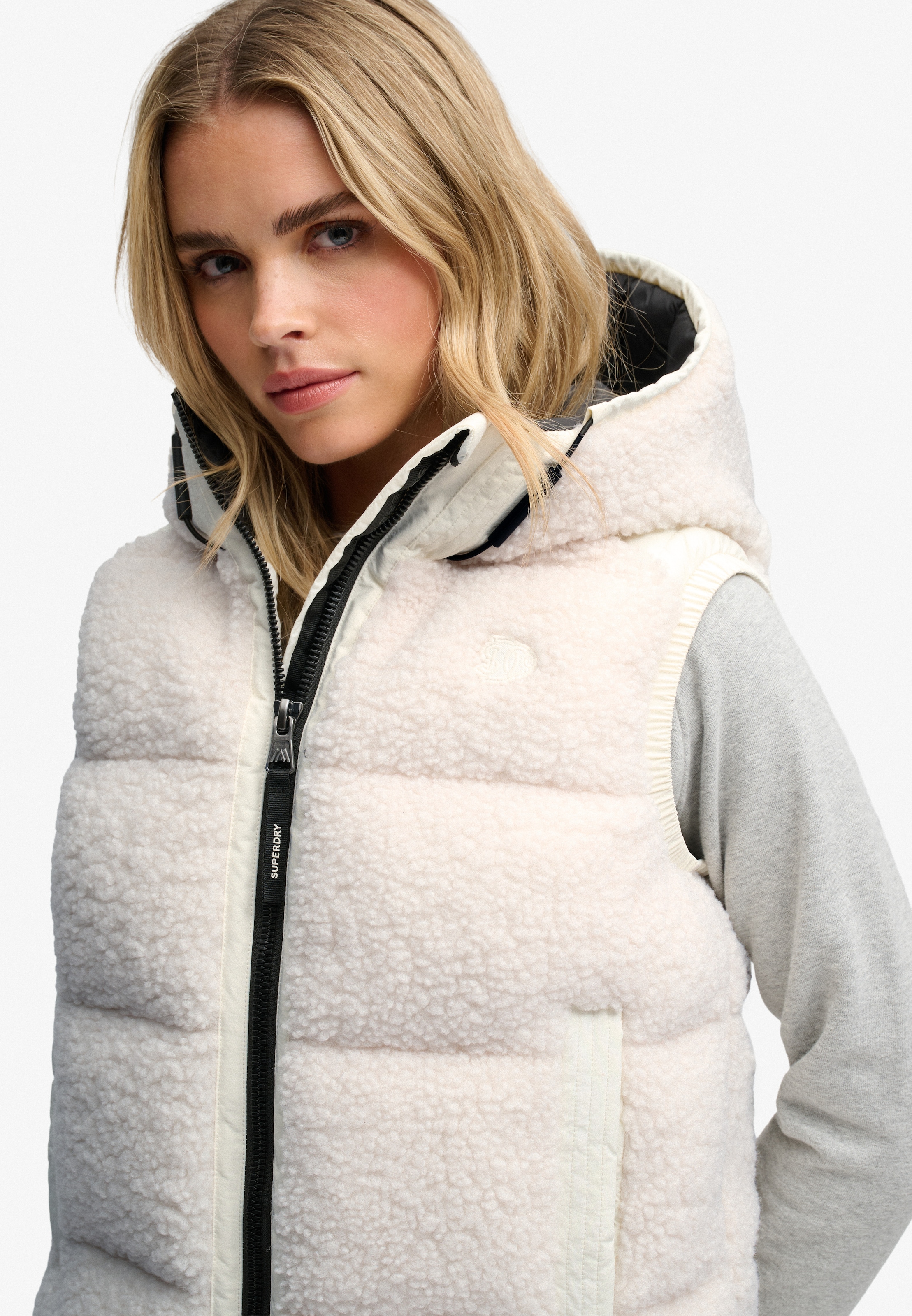 Superdry Steppweste »BORG BAFFLE GILET« Kunstfaser, straight fit, außen mit Teddyfell