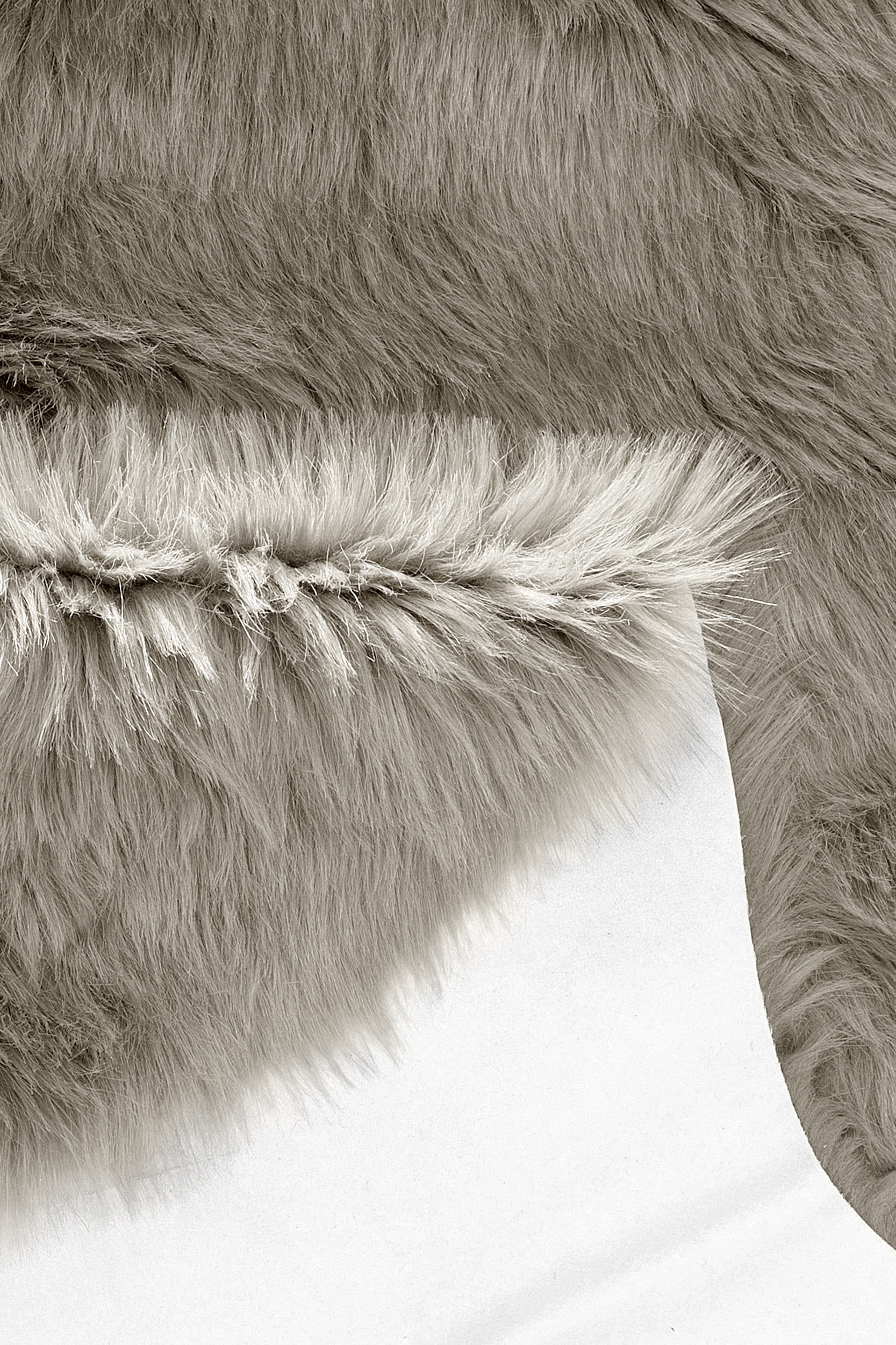Home affaire Fellteppich »Valeria«, fellförmig, 60 mm Höhe, Kunstfell Teppich rund, besonders weich und flauschig, fußbodenheizungsgeeignet, pflegeleicht, ideale Teppiche für Wohnzimmer, Schlafzimmer und Esszimmer