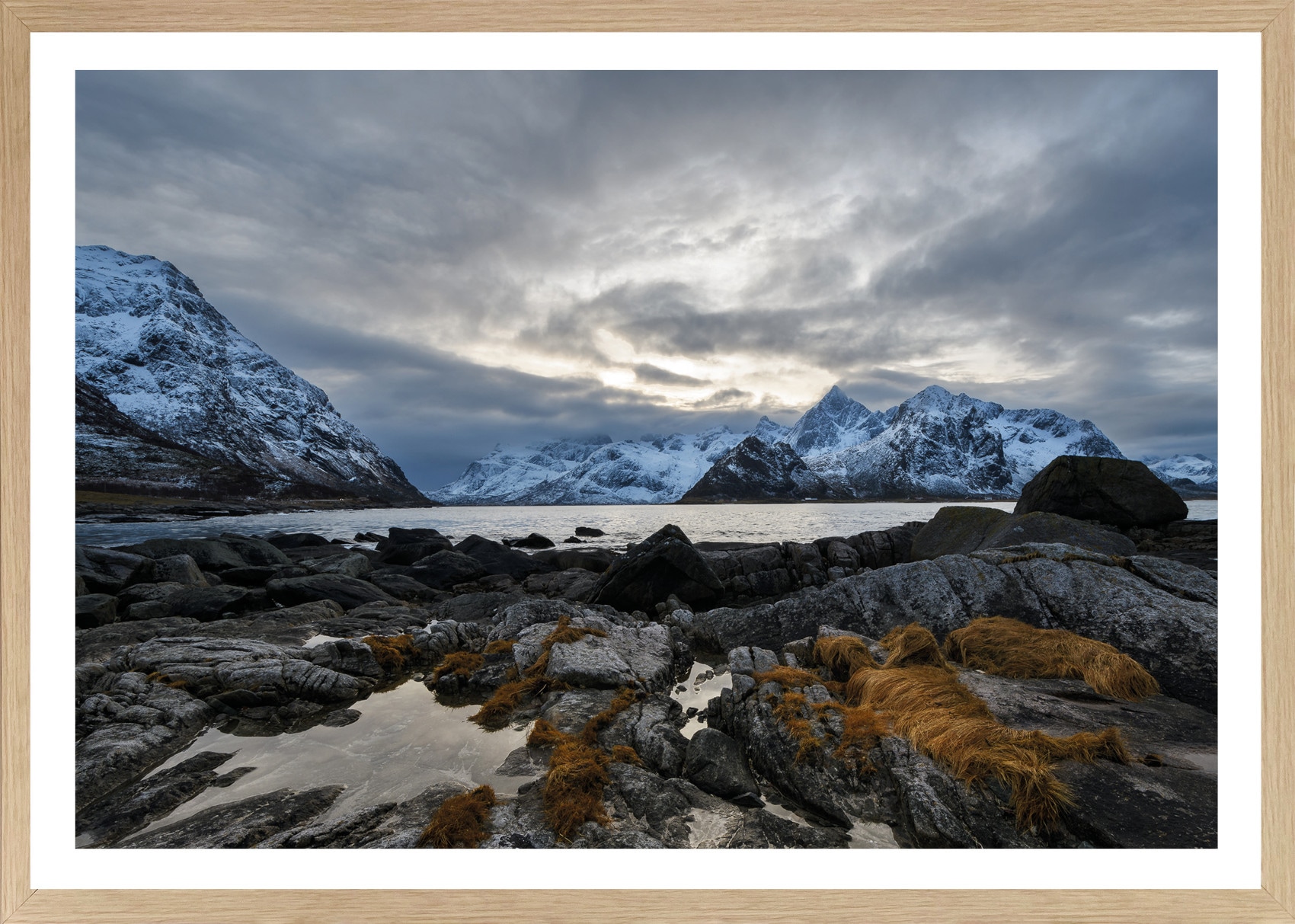 Bönninghoff Bild mit Rahmen »Lofoten - Norwegen«, Natur-Seelandschaft-Berge, (1 St.), BxH: 50x70 cm