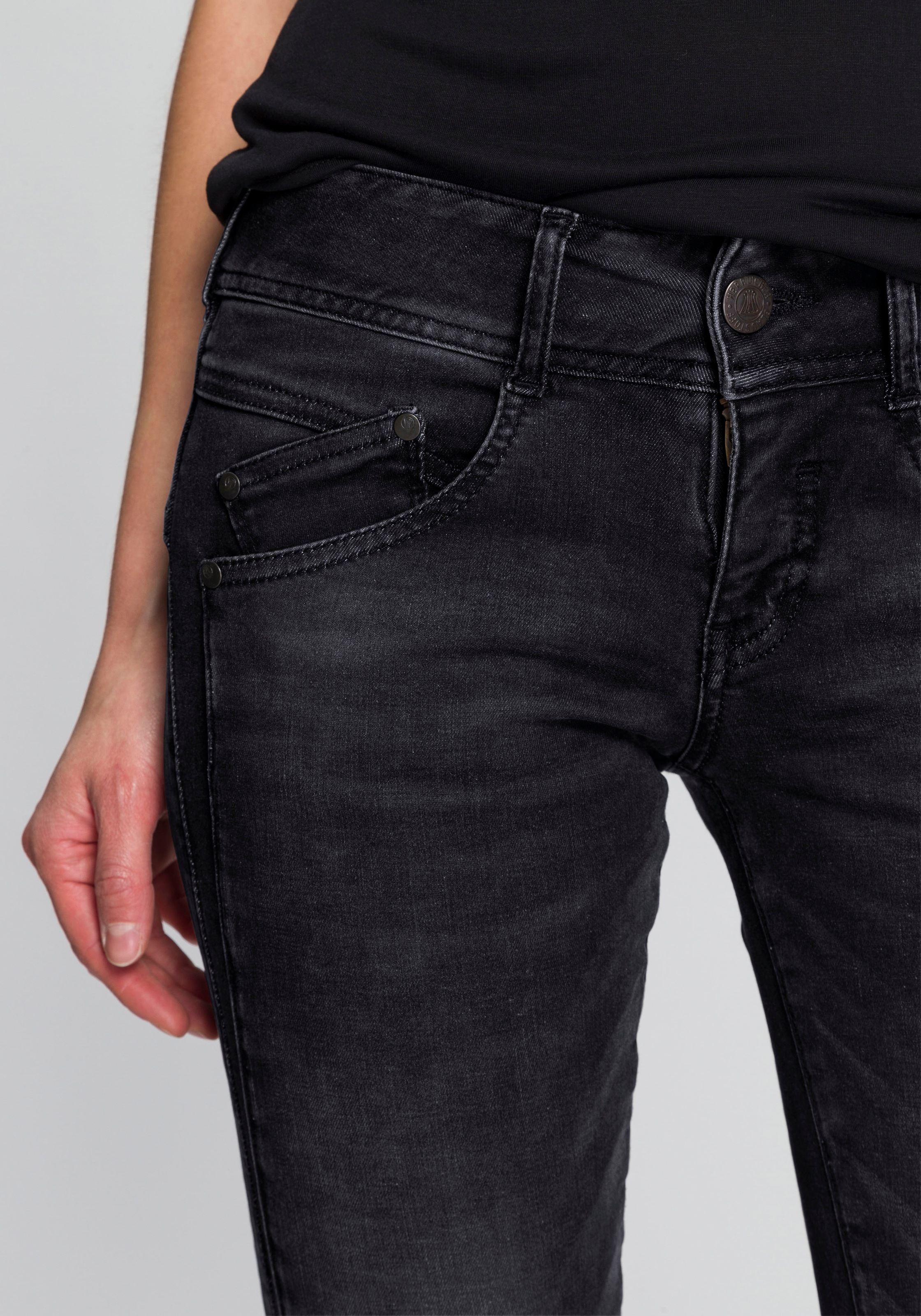 Herrlicher Slim-fit-Jeans »GILA SLIM REUSED DENIM« Low Waist Powerstretch MN9193