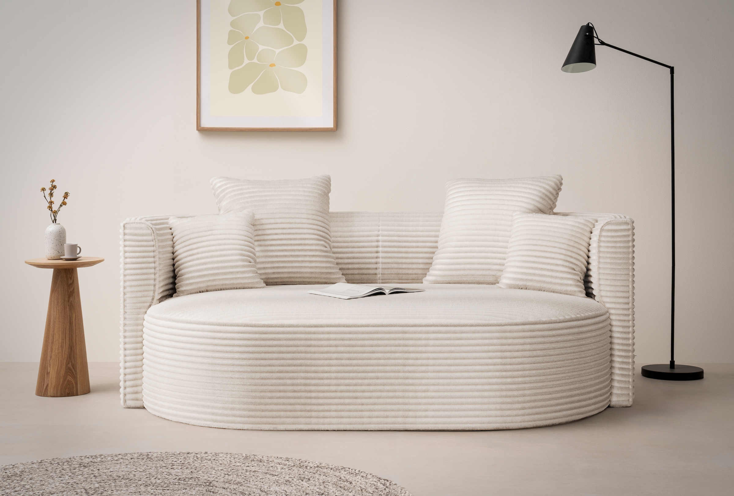 LeGer Home by Lena Gercke 2,5-Sitzer »ISALIE, rundes Loungesofa, mit Kissen, perfekt gepolstert«, moderne Stoffe, mit 4 Zierkissen, extra große Sitzfläche