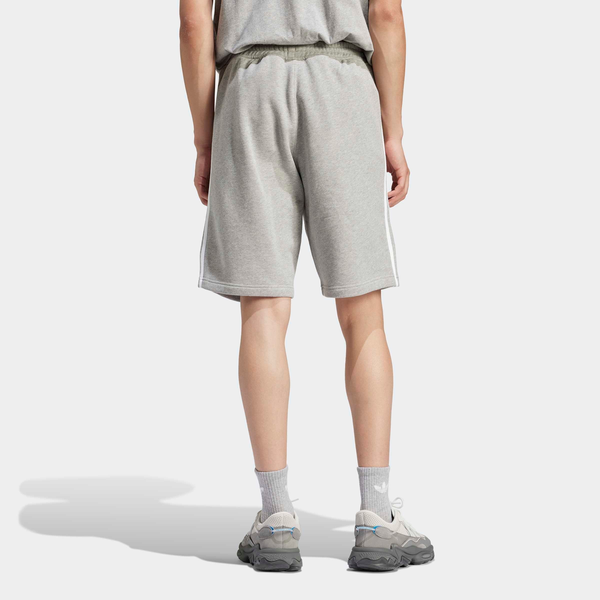 adidas Originals Shorts »3-STRIPE SHORT«, (1 tlg.), Drei Streifen Sweat Shorts aus weichem French-Terry Material