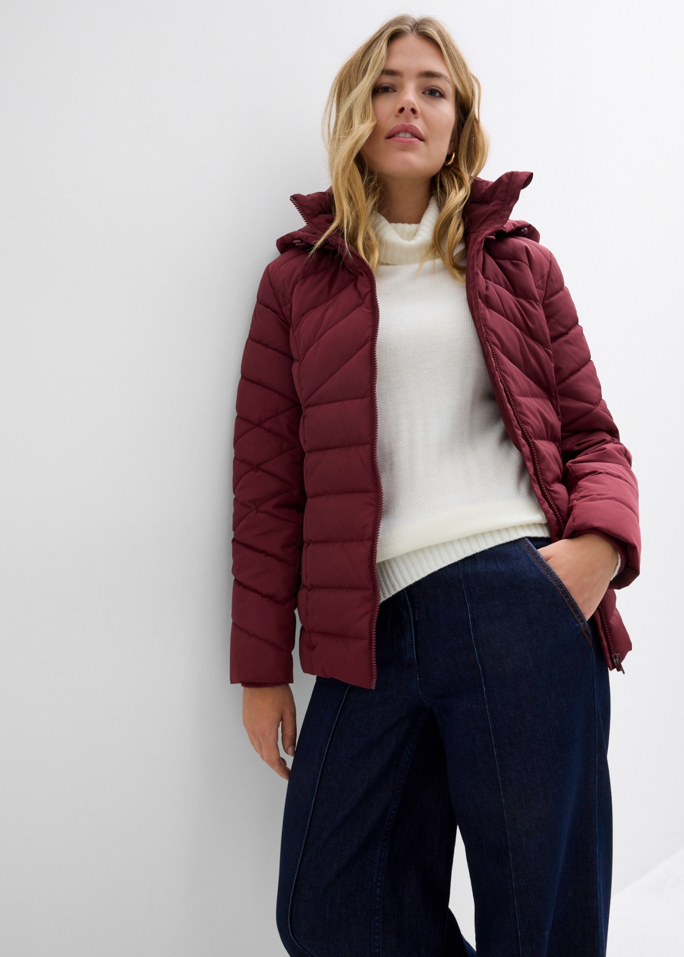 bonprix Steppjacke für Erwachsene, sportlicher Schnitt, gefüttert, mit Kapuze