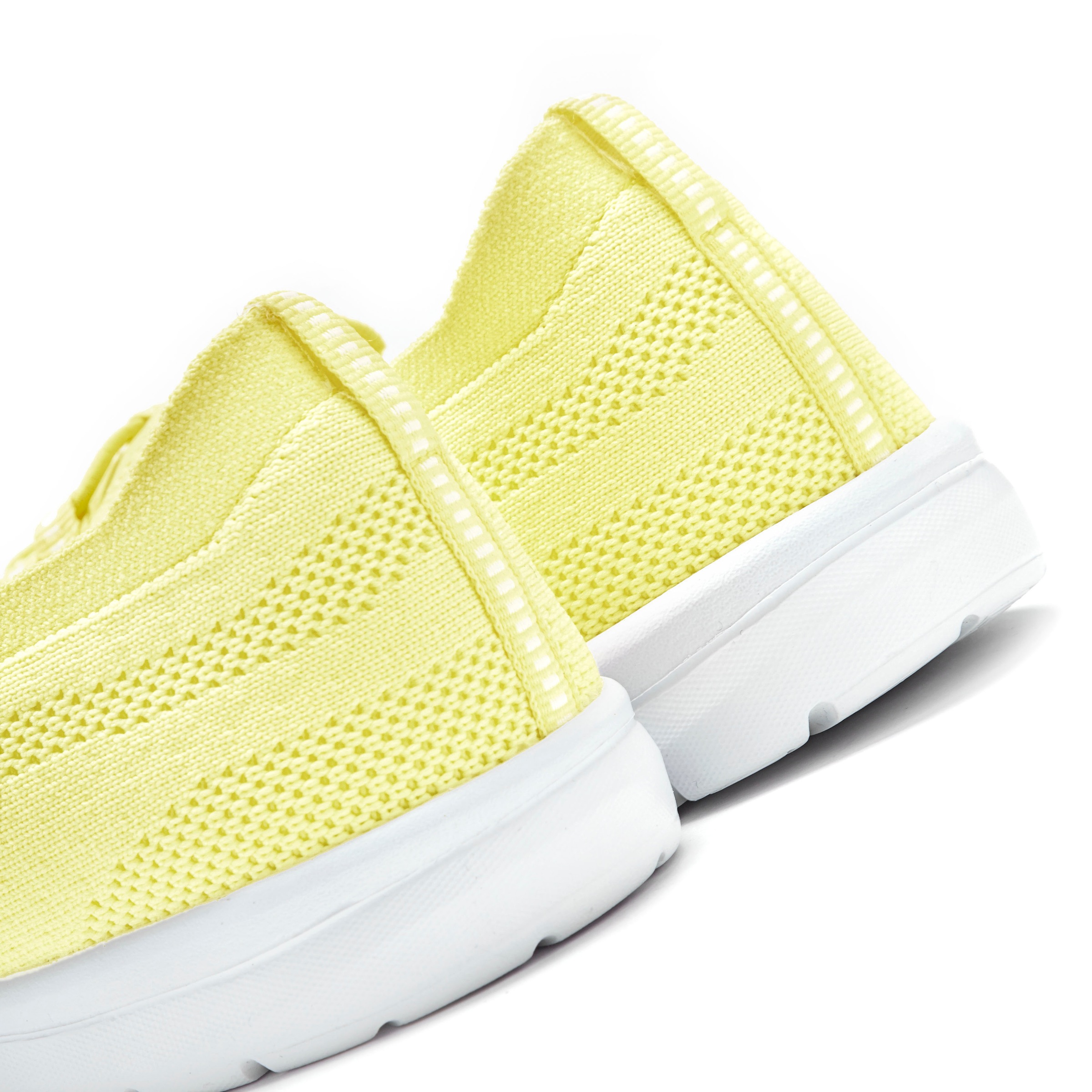 Sneaker LASCANA "Slipper, Halbschuh, Slip-On-Sneaker", Damen, Gr. 37, gelb (hellgelb), Obermaterial: 100% Textilmaterial. Decksohle: 100% Textilmaterial. Futter: 100% Textilmaterial. Laufsohle: 100% Synthetik, unifarben, Basic, Schuhe Sneaker, aus leichte 3