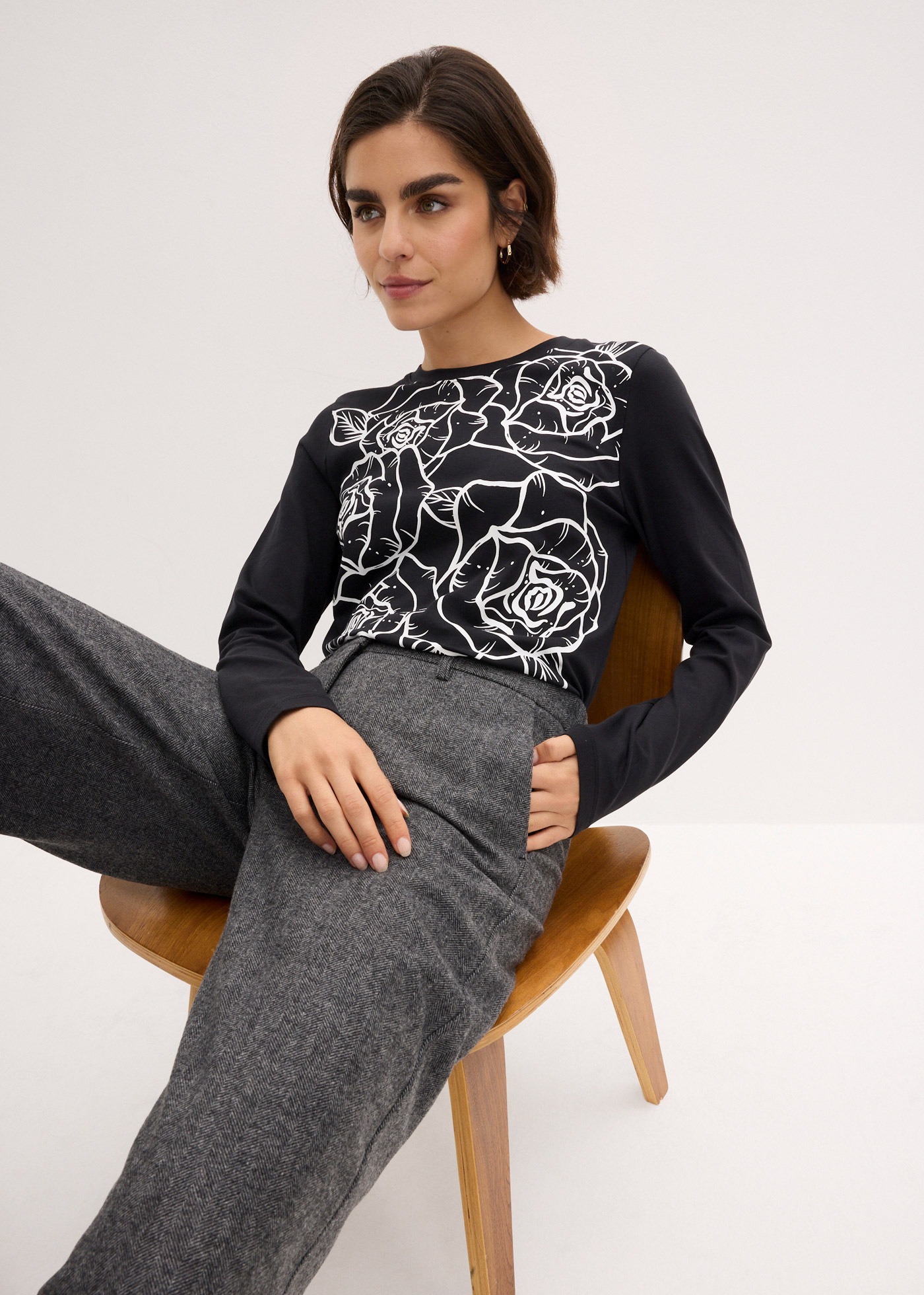 bonprix Langarmshirt »Langarmshirt mit Rosendruck« Langarmshirt mit Rosendruck und Rundhalsauschnitt