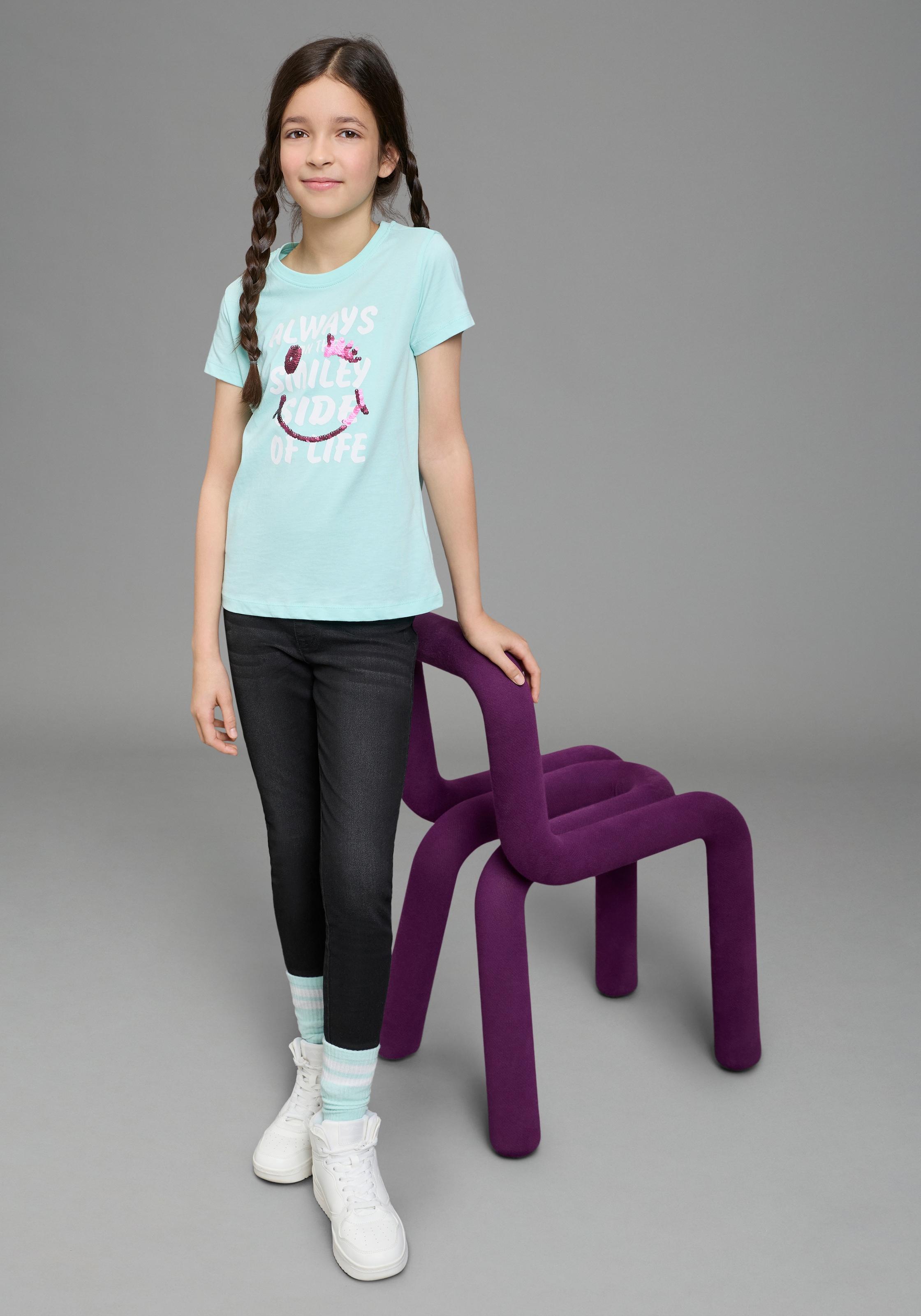 KIDSWORLD T-Shirt »mit Wendepailletten« Kurzarm,  Basic-Passform,  mit Pailletten,  bedruckt
