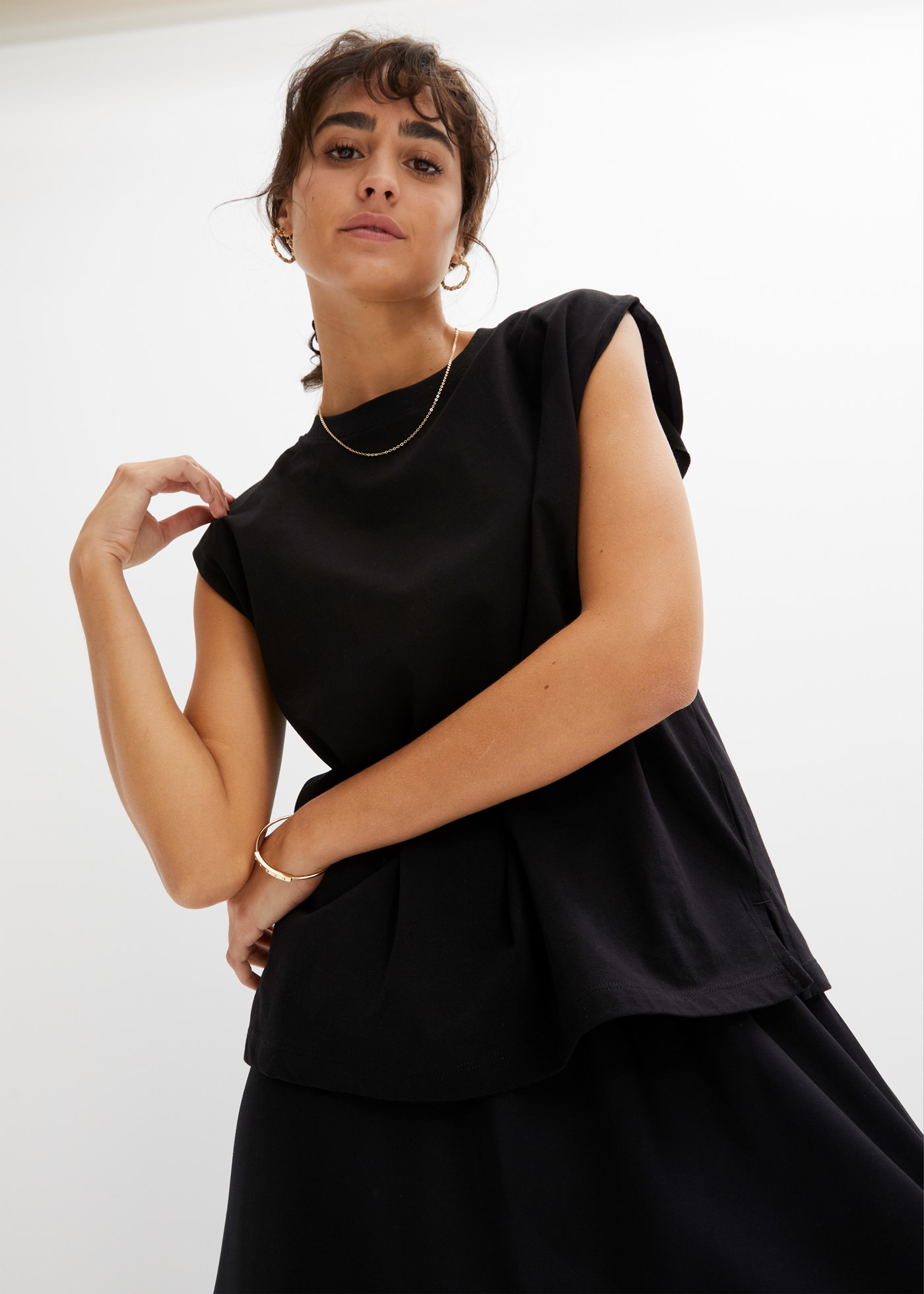 bonprix Oversize-Shirt lässiger Oversize-Schnitt, verstärkte Schulter, ärmellos