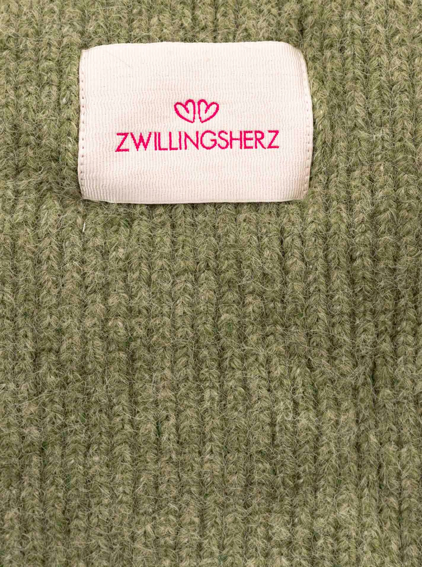Thumbnail - Zwillingsherz Strickschal ""Zwillingsherz Patch"" gerippt, mit Wolle und Patch