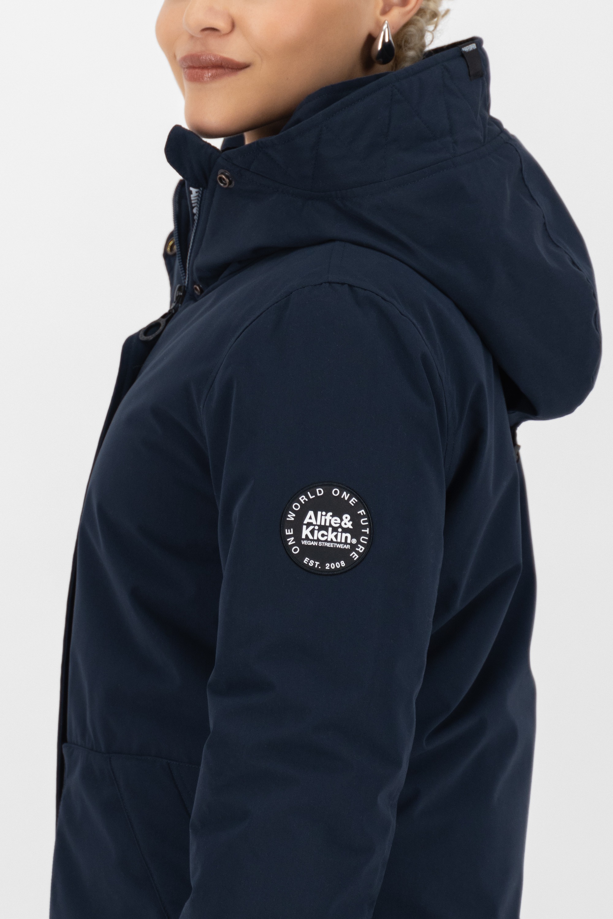 Alife & Kickin Winterjacke »Damen FloraAK A«, mit Kapuze, Gefütterte Winterjacke mit kuscheligem Innenfell und großer Kapuze
