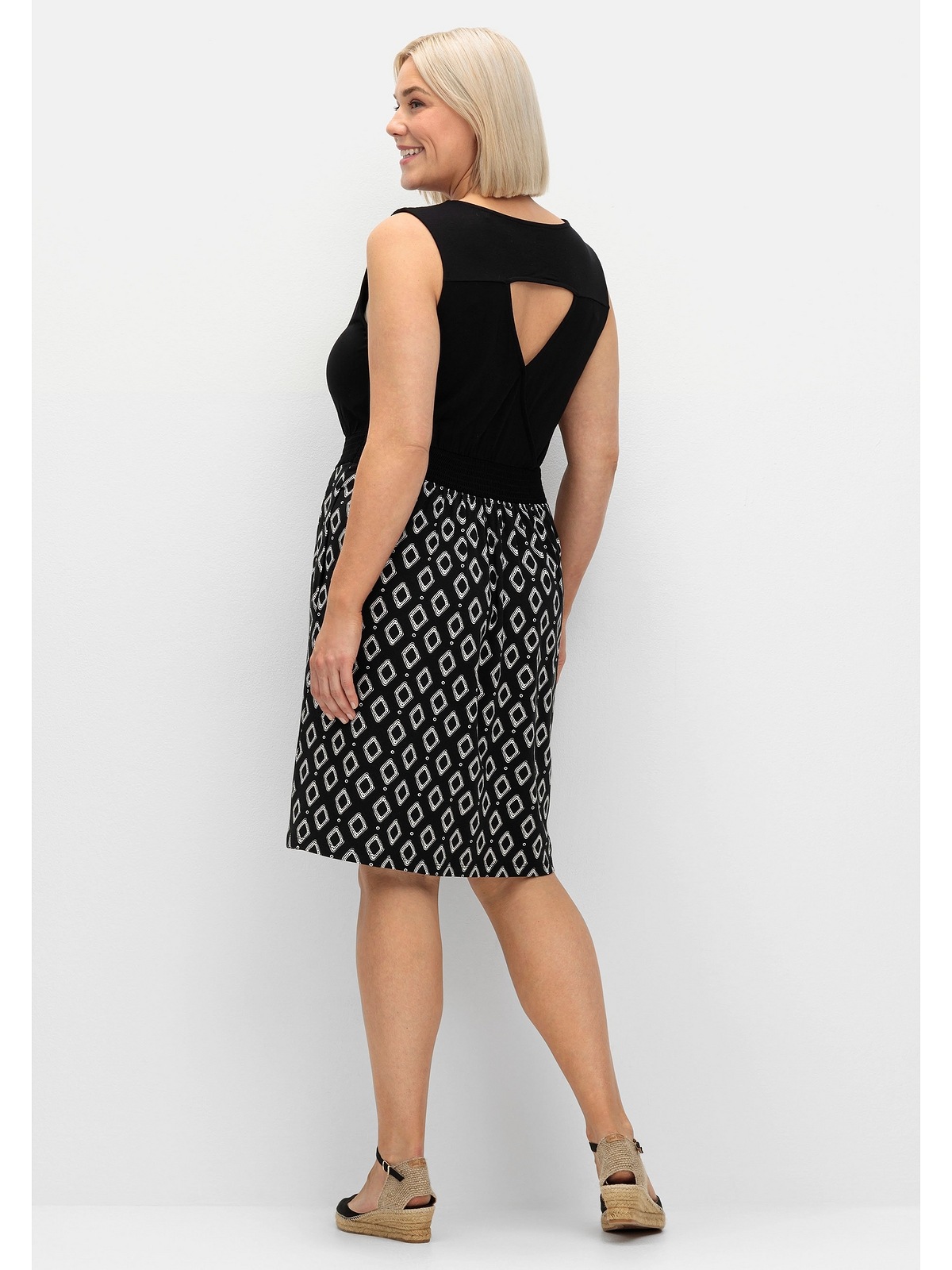 Sheego Jerseykleid "Große Größen", in Wickeloptik, mit Cut-out hinten günstig online kaufen