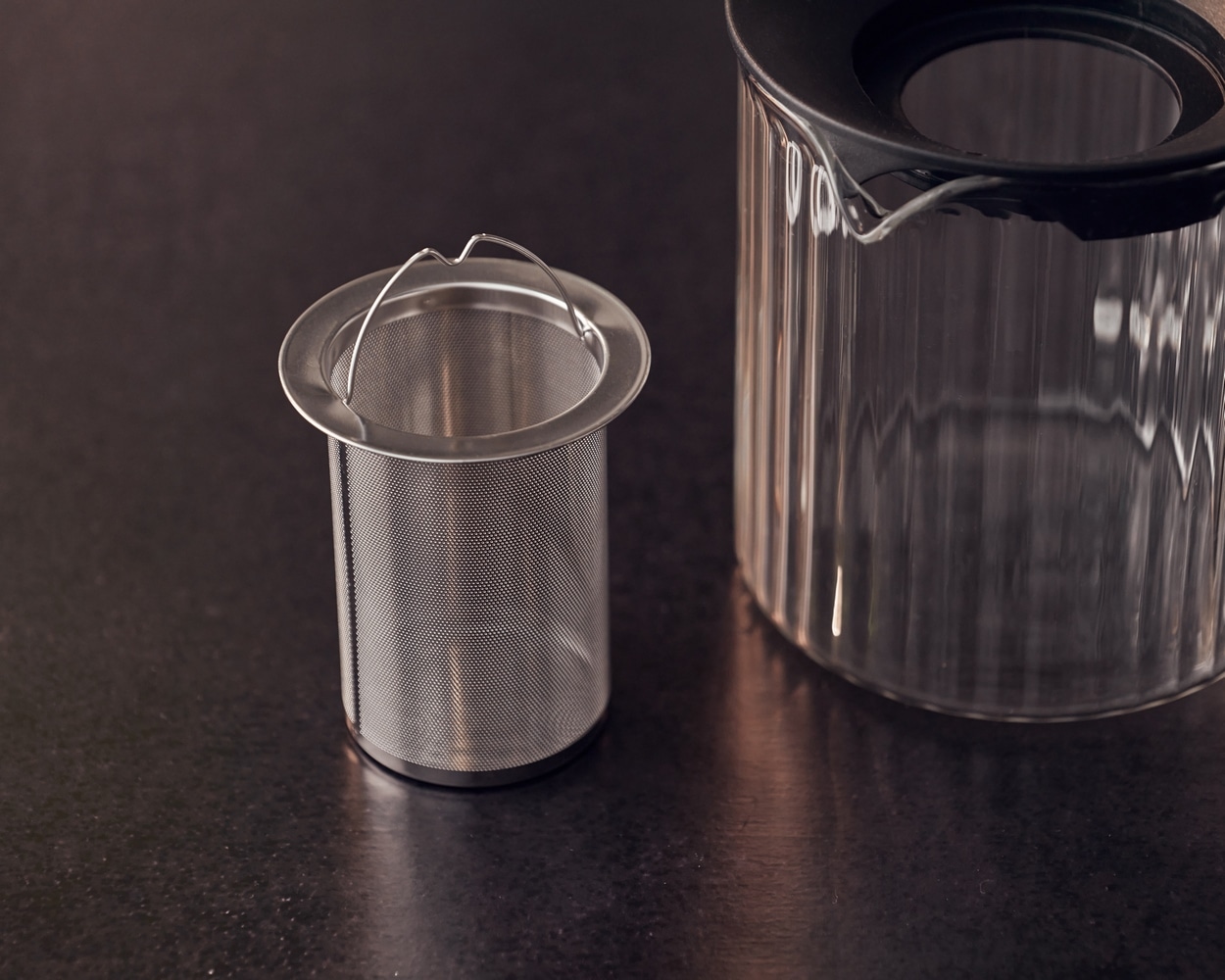 RESTO Kitchenware Teekanne »Ain, hitzebeständige Glaskanne im 3D Design, Höhe ca. 13 cm«, 1 l, (4 St.), mit herausnehmbarem Filtersieb aus Edelstahl, im Geschenkkarton