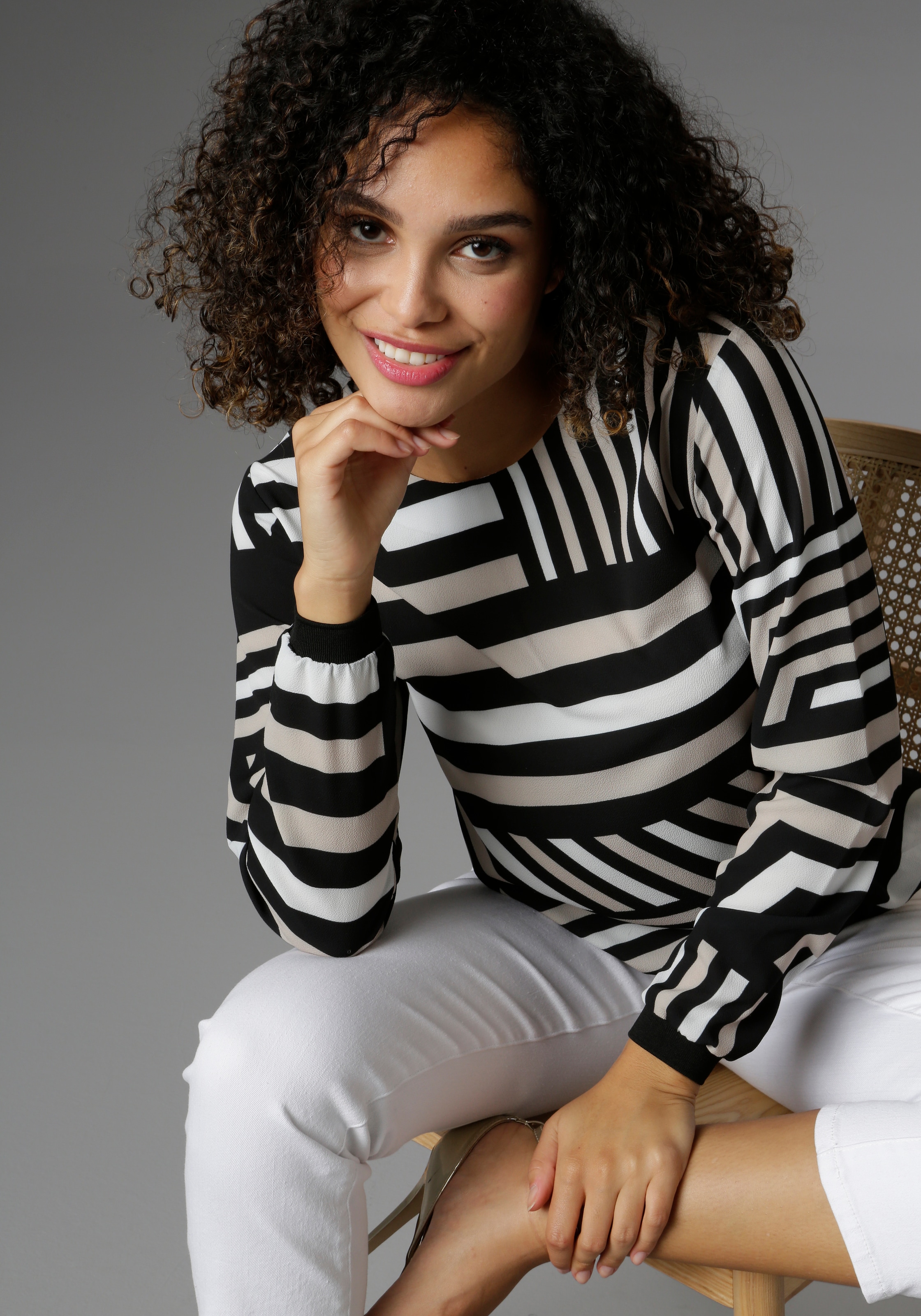 Aniston SELECTED Shirtbluse mit grafischem Muster günstig online kaufen