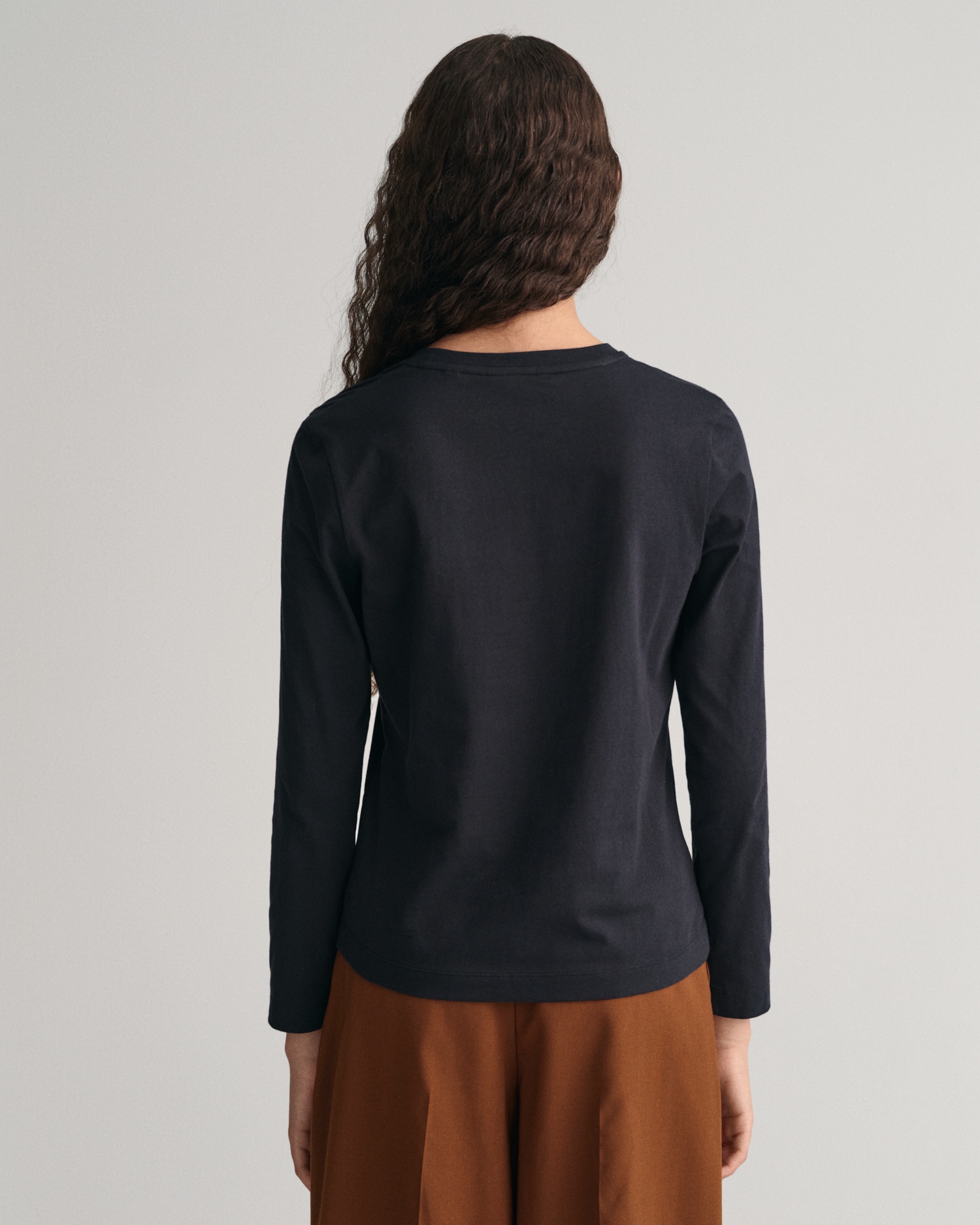 Gant Langarmshirt »REG SHIELD LS T-SHIRT«, kleine Logostickerei auf der Brust