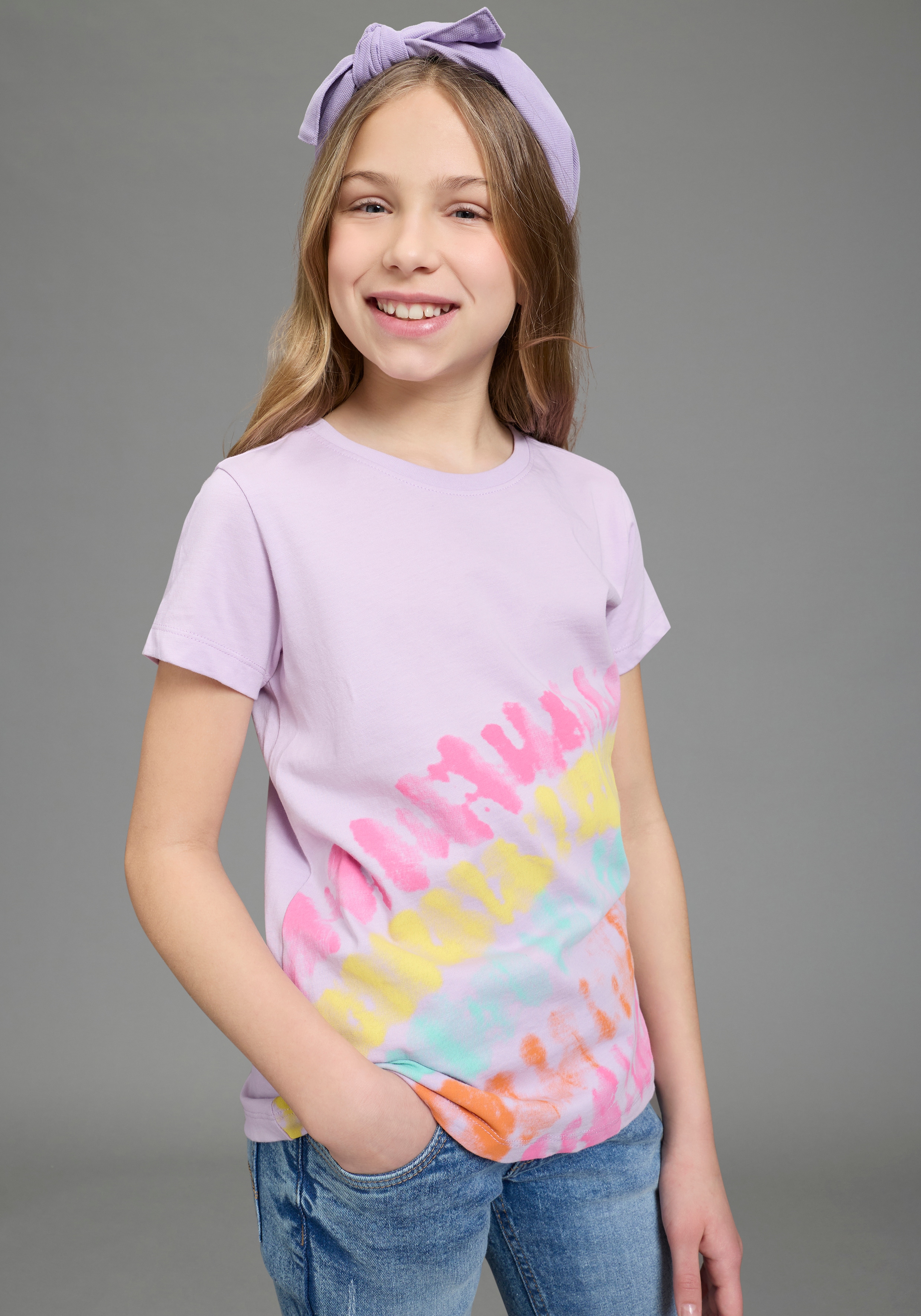 KIDSWORLD T-Shirt "Shirt mit Regenbogen-Print" Kurzarm, hüftlang geschnitten, bedruckt, Rundhals-Ausschnitt