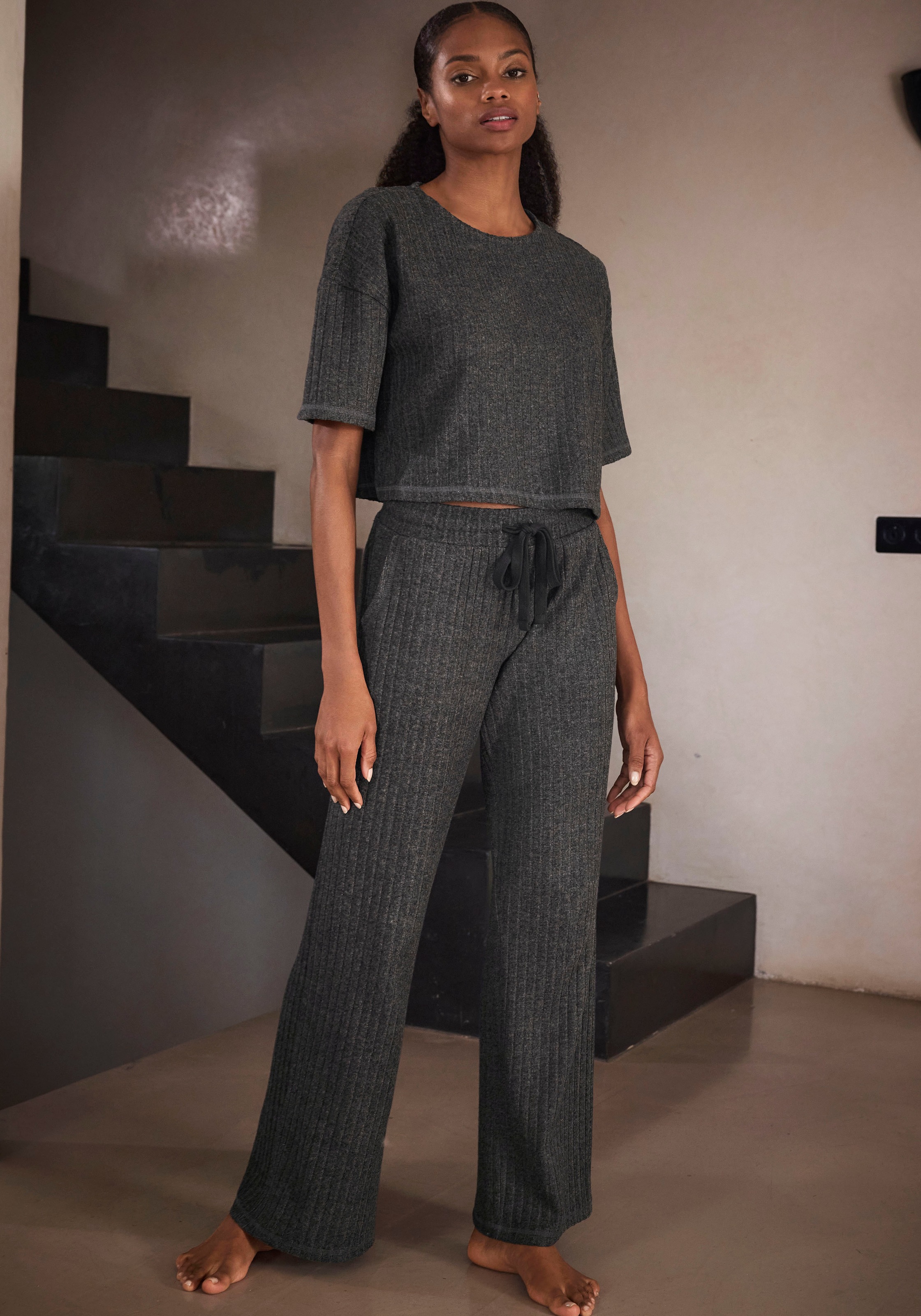 Homewearhose LASCANA, Damen, Gr. 44/46, N-Gr, grau (anthrazit, meliert), Rippware, Obermaterial: 56% Polyester, 41% Viskose, 3% Elasthan, meliert, unifarben, bequem lang, Hosen, -Lounge-/Strickhose mit weitem Bein und seitlichen Taschen, Loungewear 2