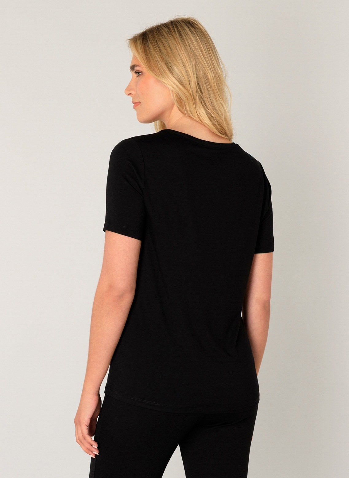 Base Level T-Shirt "Yanic", mit V-Ausschnitt günstig online kaufen